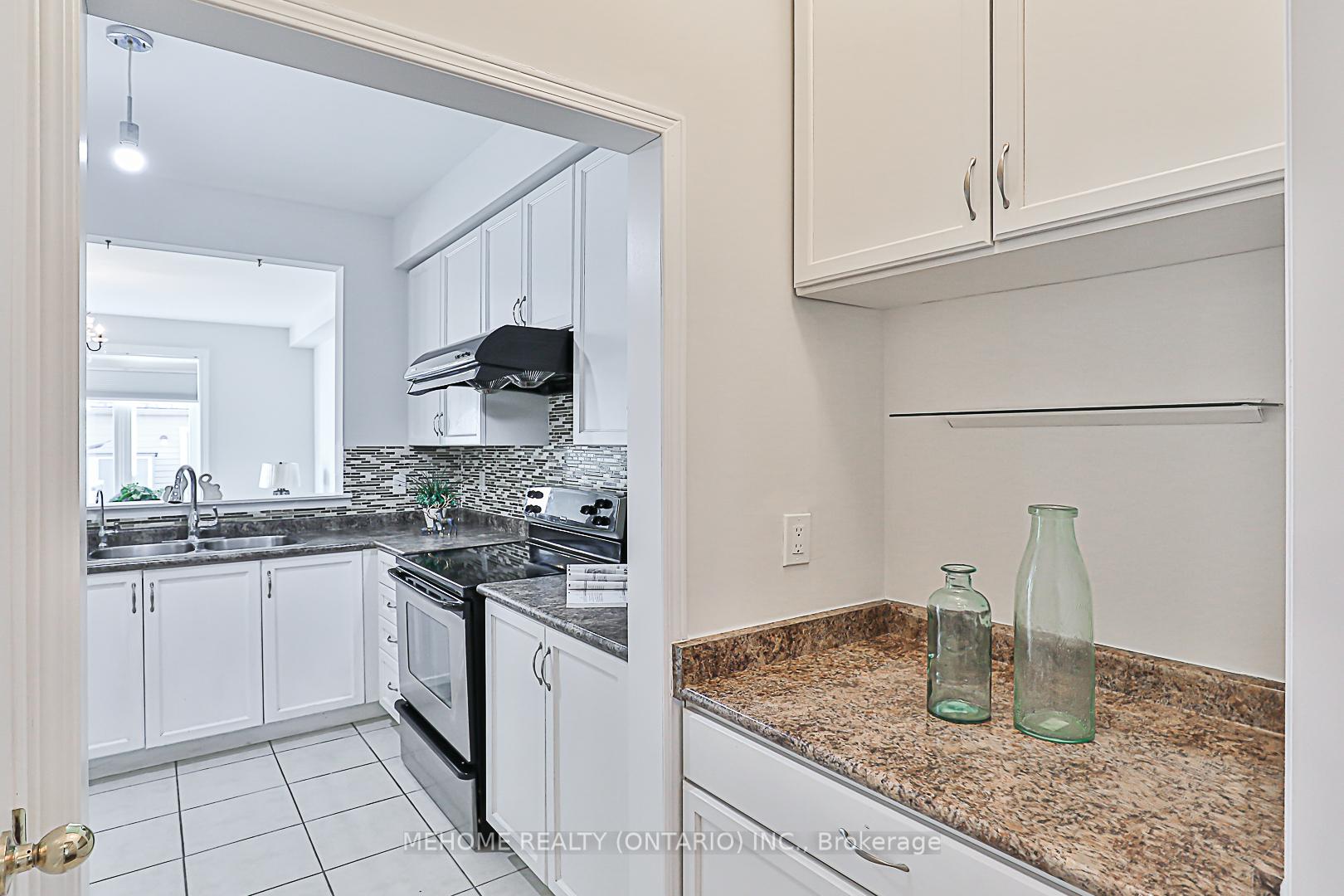 Photo 20 of 48 Pike Lane, Markham, Cornell — HOMEH