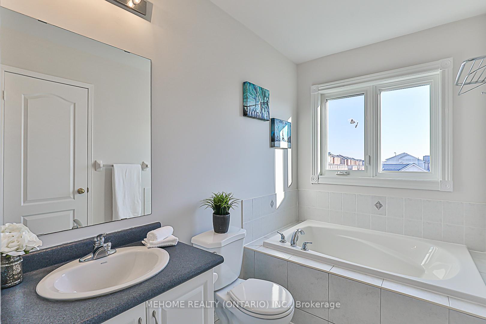 Photo 29 of 48 Pike Lane, Markham, Cornell — HOMEH