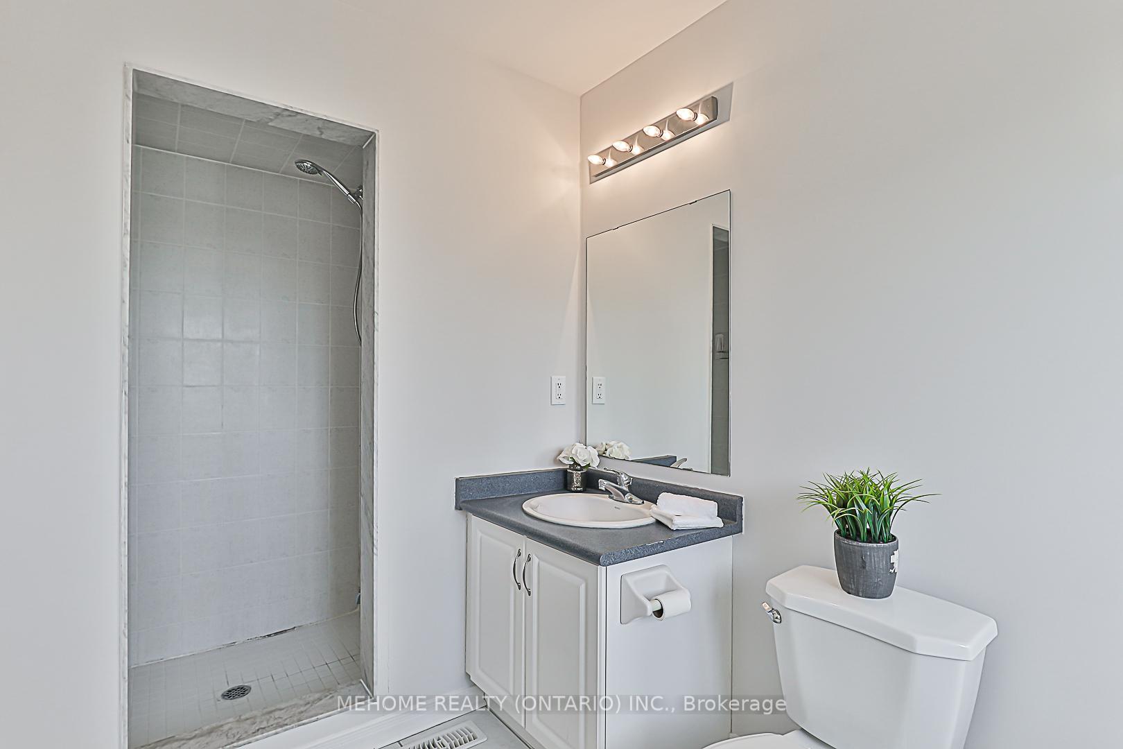 Photo 30 of 48 Pike Lane, Markham, Cornell — HOMEH