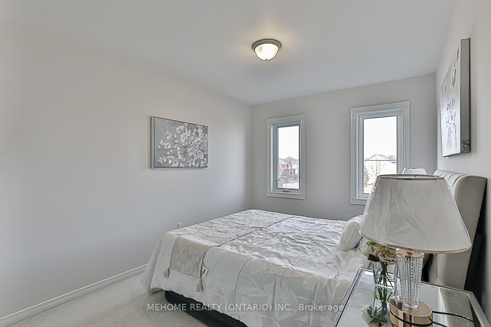 Photo 34 of 48 Pike Lane, Markham, Cornell — HOMEH