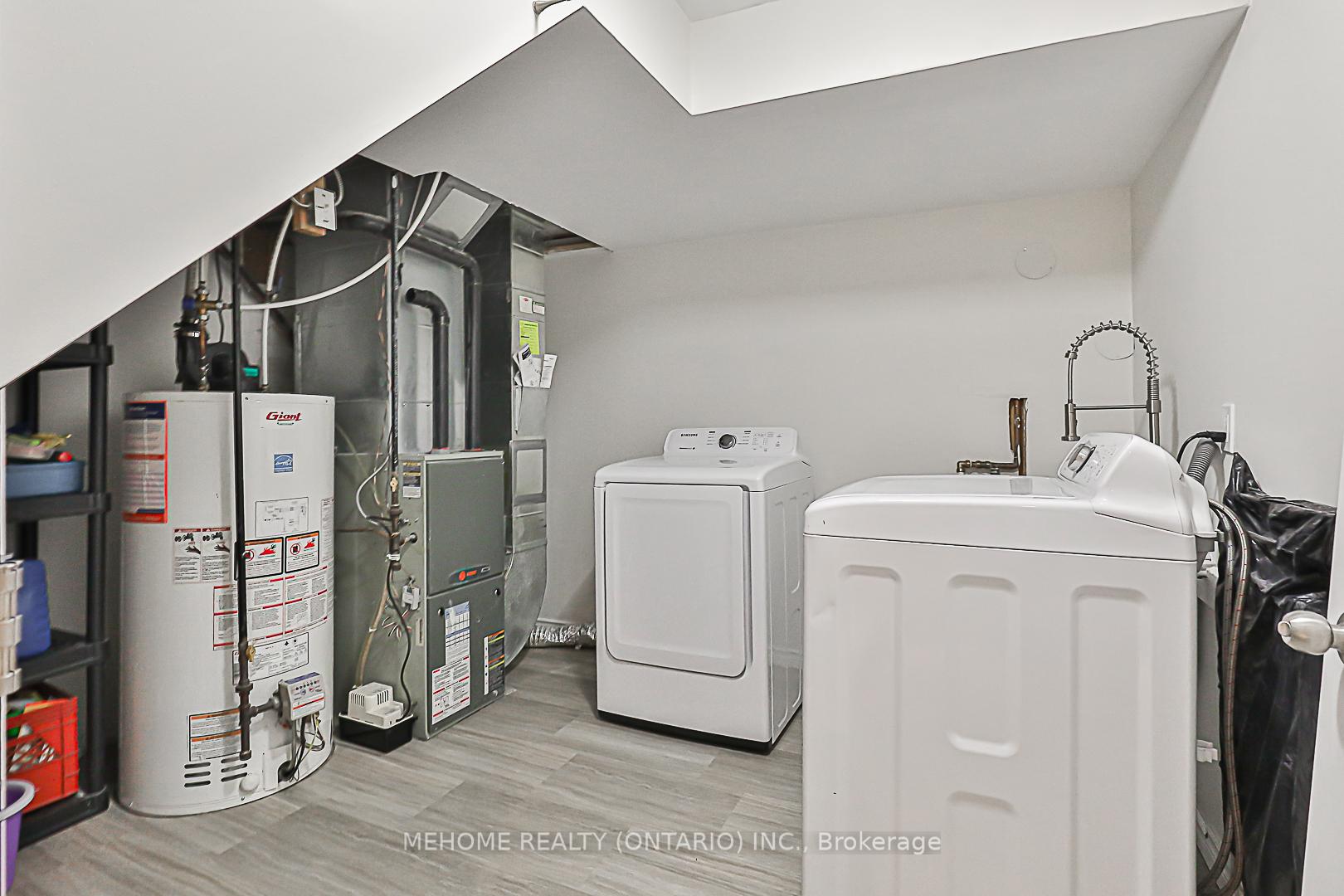Photo 38 of 48 Pike Lane, Markham, Cornell — HOMEH