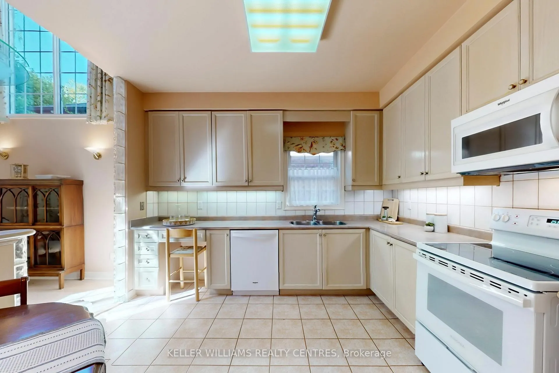 Photo 14 of 19 Stemmle Drive, Aurora, Aurora Highlands — HOMEH