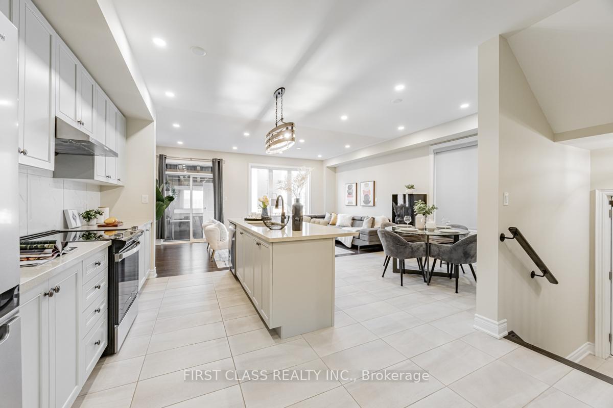 Photo 4 of 8 Reign Lane, Markham, Cedarwood — HOMEH