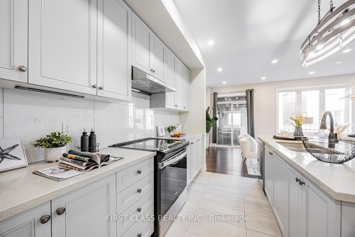 Photo 7 of 8 Reign Lane, Markham, Cedarwood — HOMEH