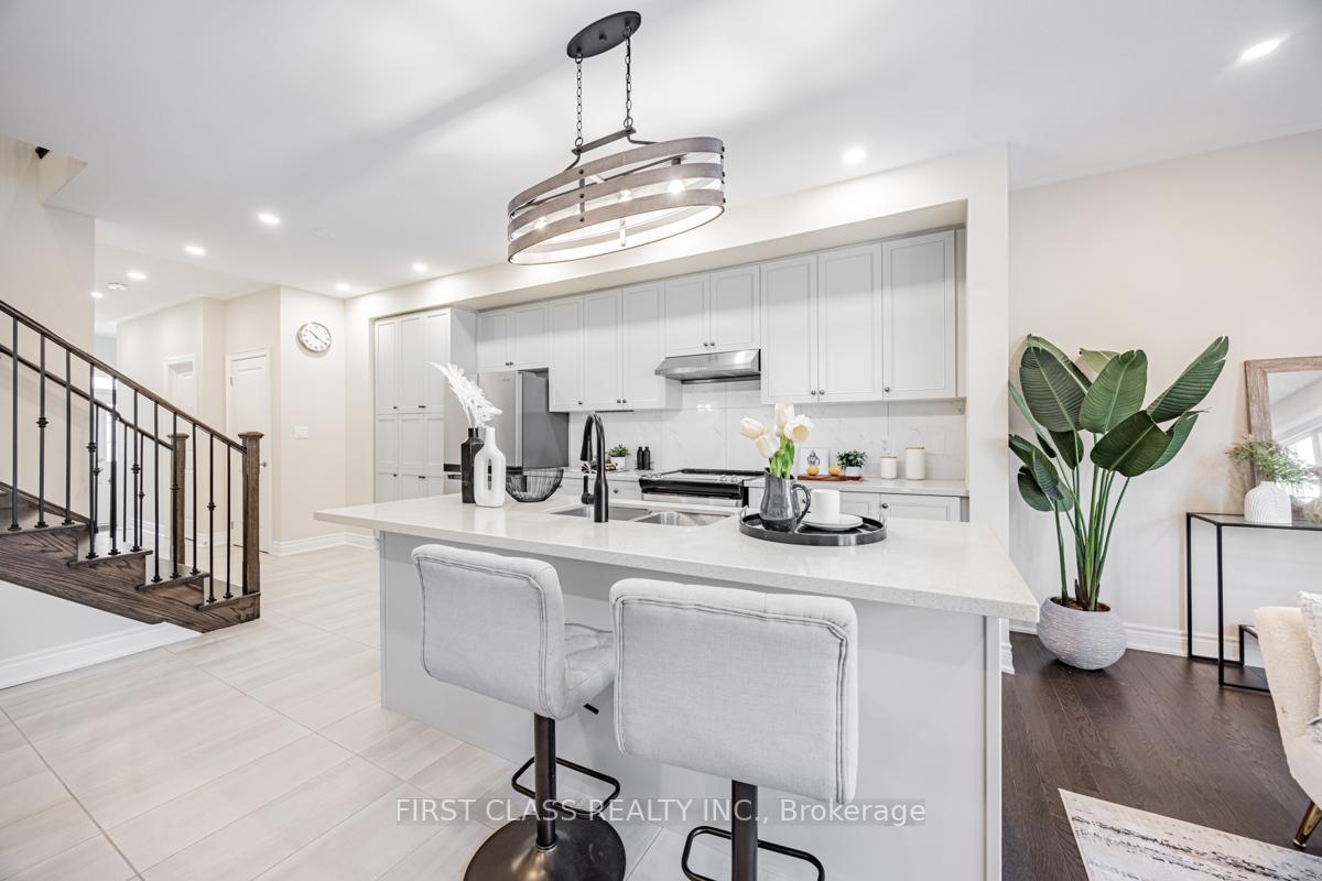 Photo 10 of 8 Reign Lane, Markham, Cedarwood — HOMEH