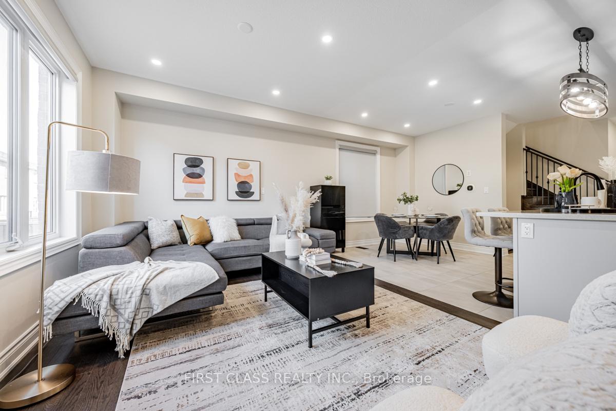 Photo 15 of 8 Reign Lane, Markham, Cedarwood — HOMEH