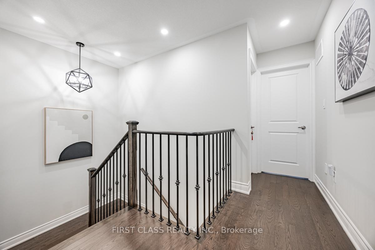Photo 17 of 8 Reign Lane, Markham, Cedarwood — HOMEH