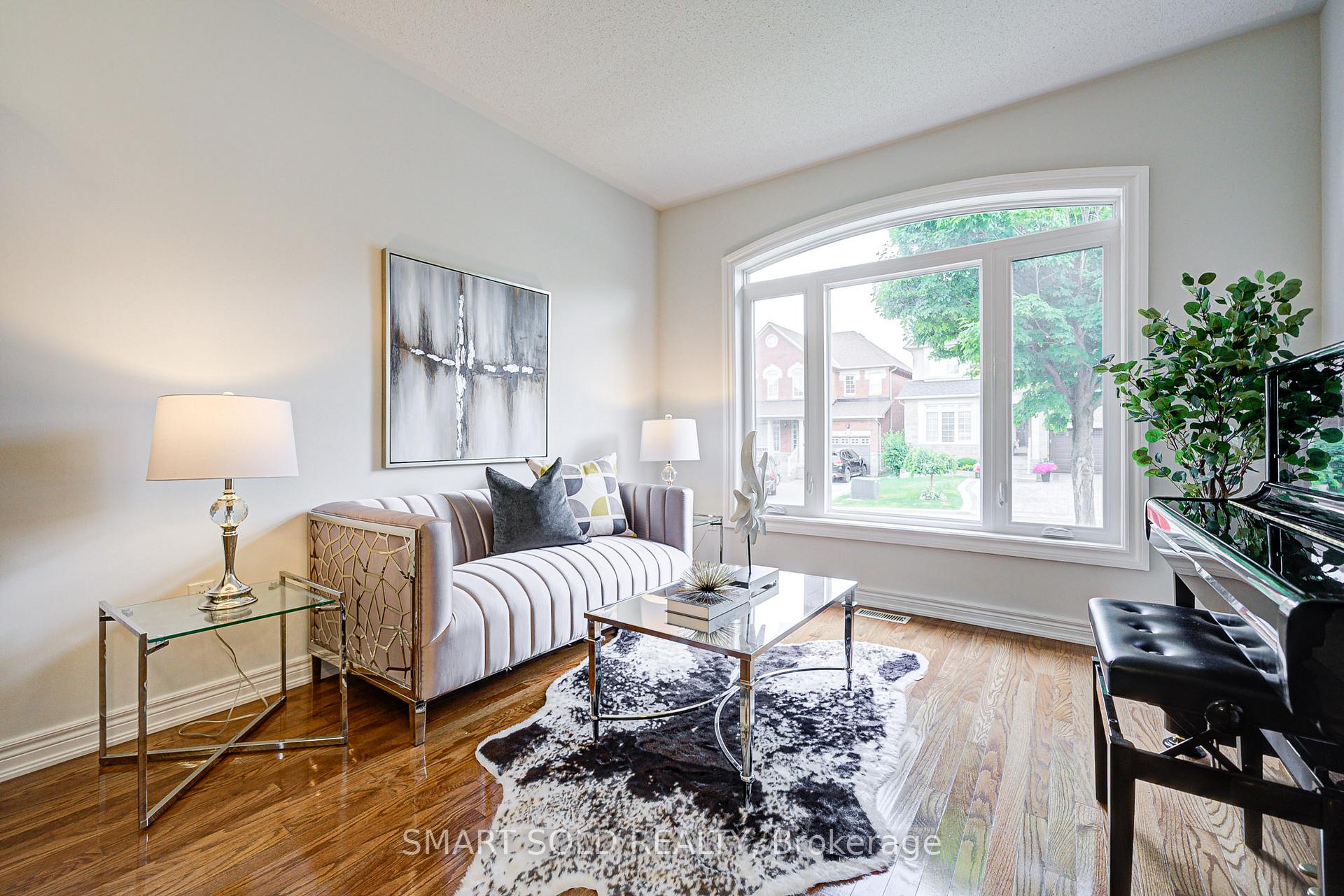 Photo 8 of 24 Burgundy Trail, Vaughan, Patterson — HOMEH