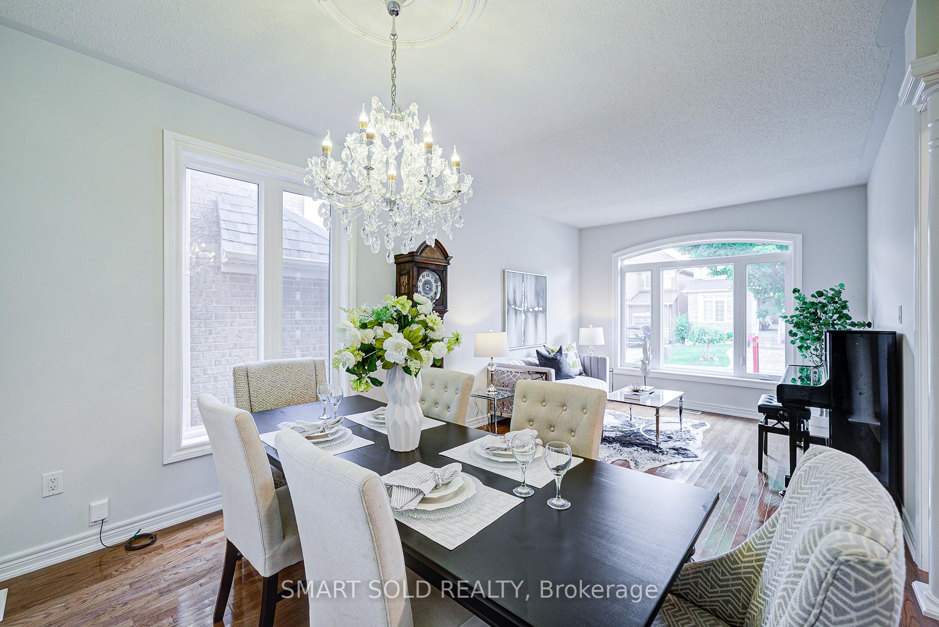 Photo 13 of 24 Burgundy Trail, Vaughan, Patterson — HOMEH