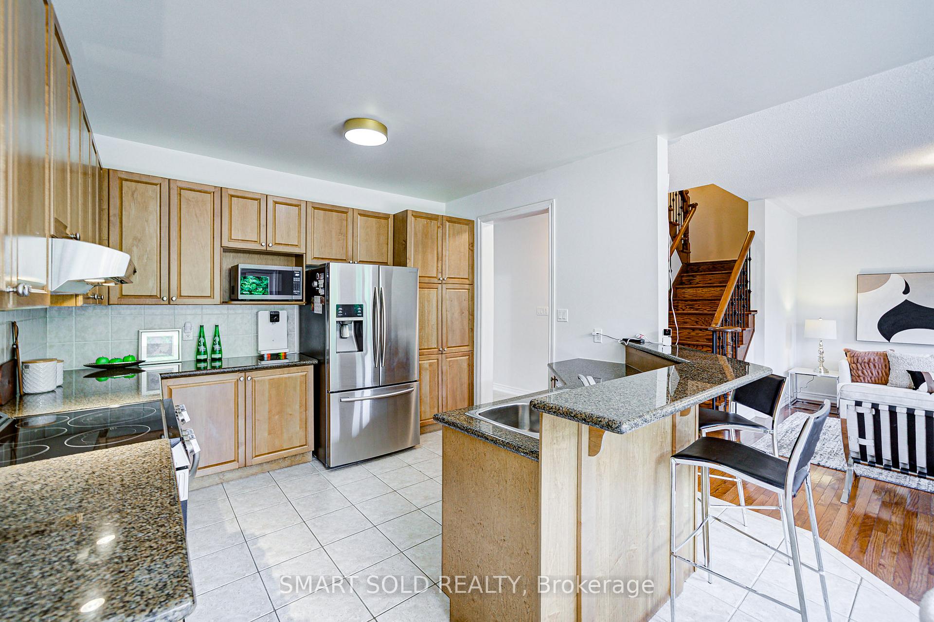 Photo 15 of 24 Burgundy Trail, Vaughan, Patterson — HOMEH