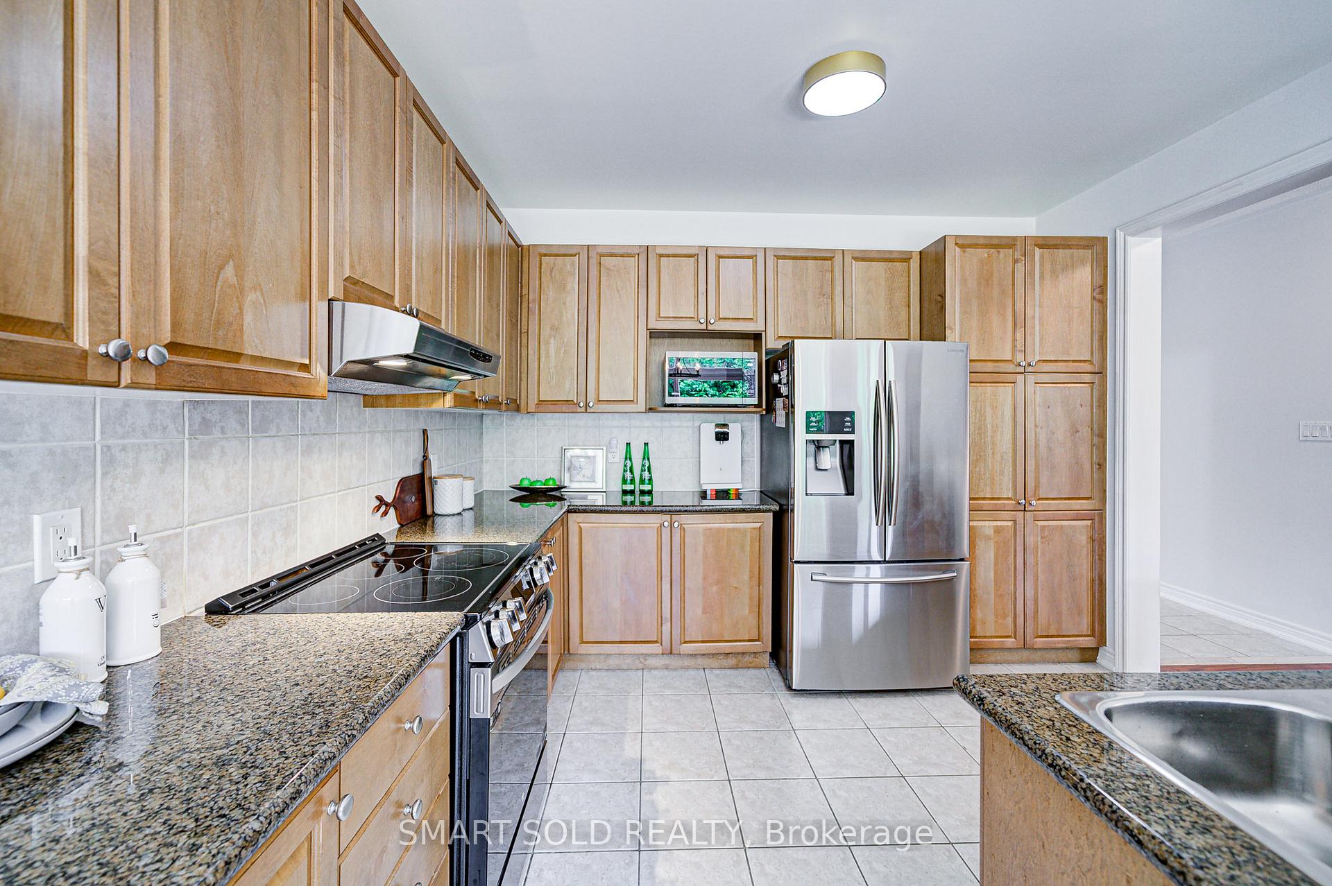 Photo 17 of 24 Burgundy Trail, Vaughan, Patterson — HOMEH