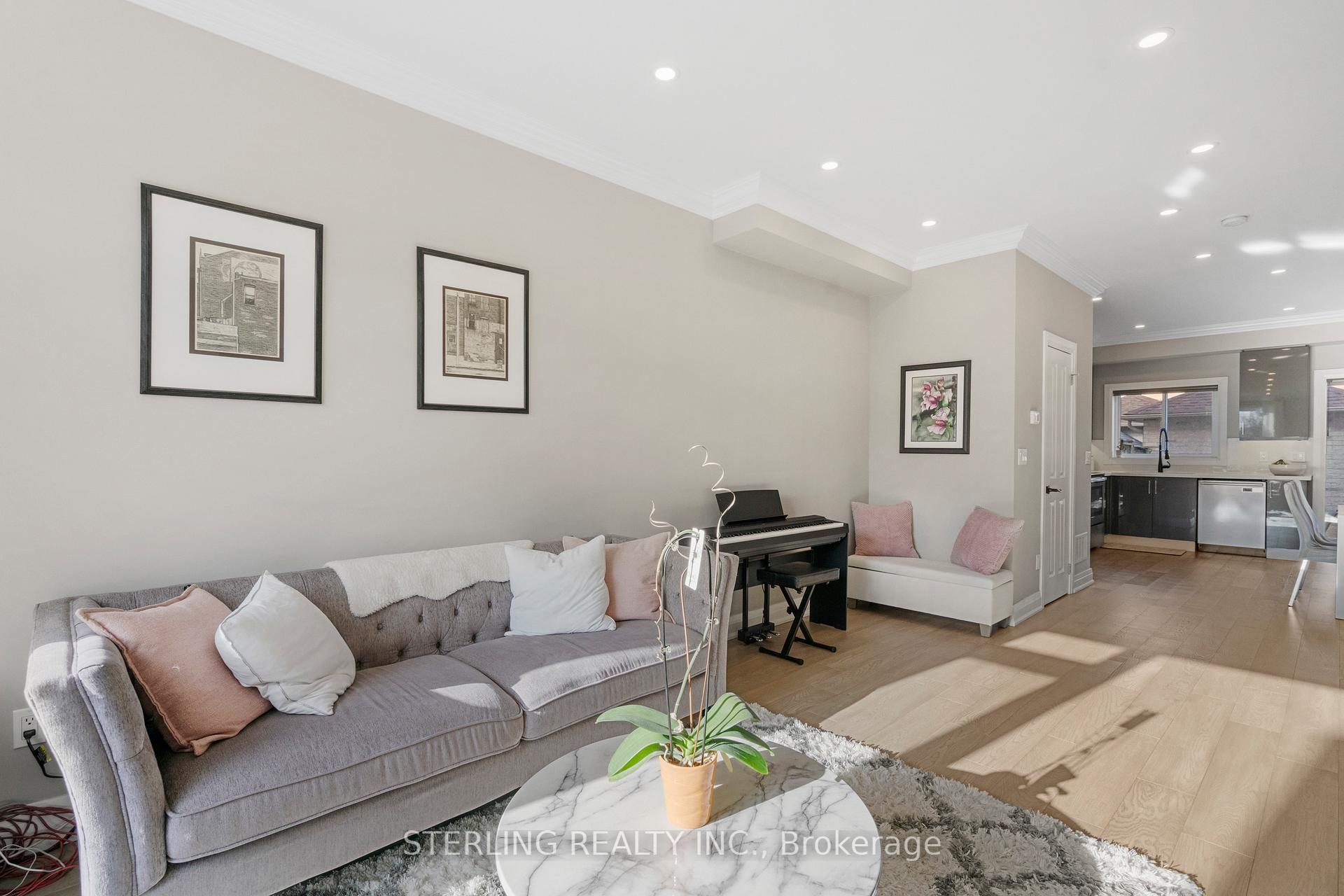 Photo 5 of 206 Bur Oak Avenue, Markham, Berczy — HOMEH
