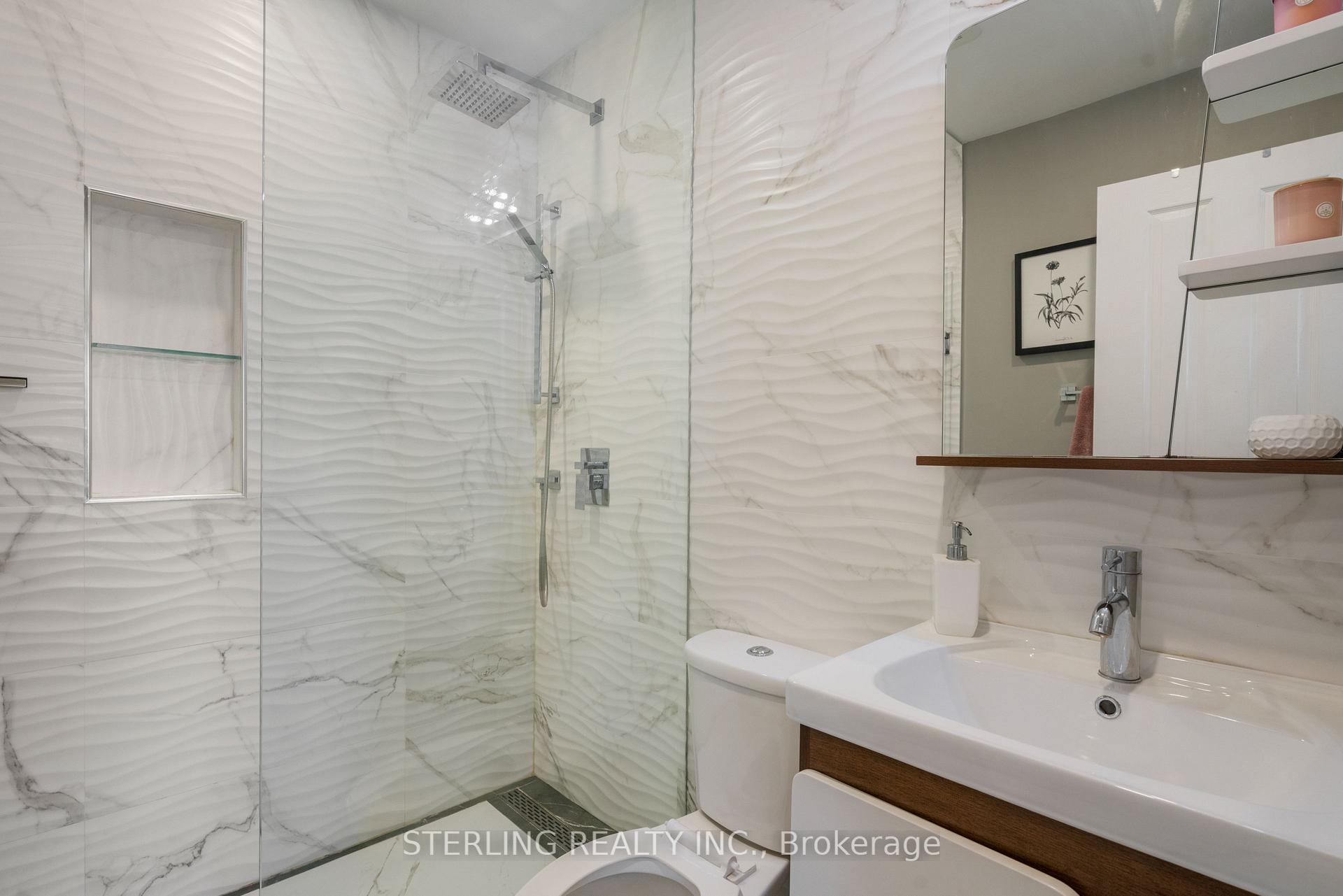 Photo 15 of 206 Bur Oak Avenue, Markham, Berczy — HOMEH