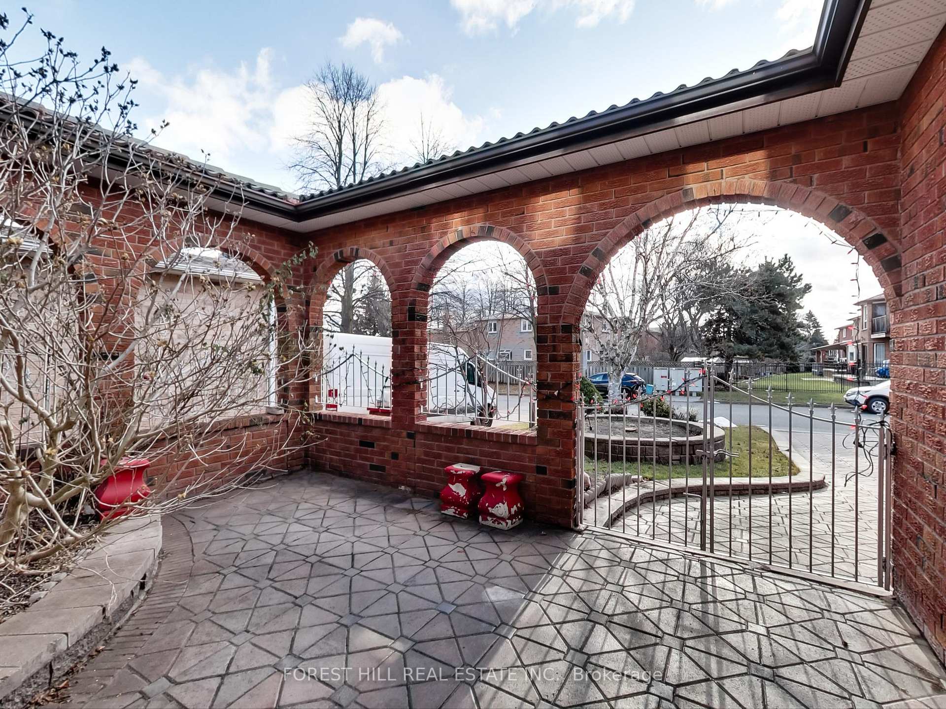 Photo 3 of 62 Adrian Crescent, Markham, Raymerville — HOMEH