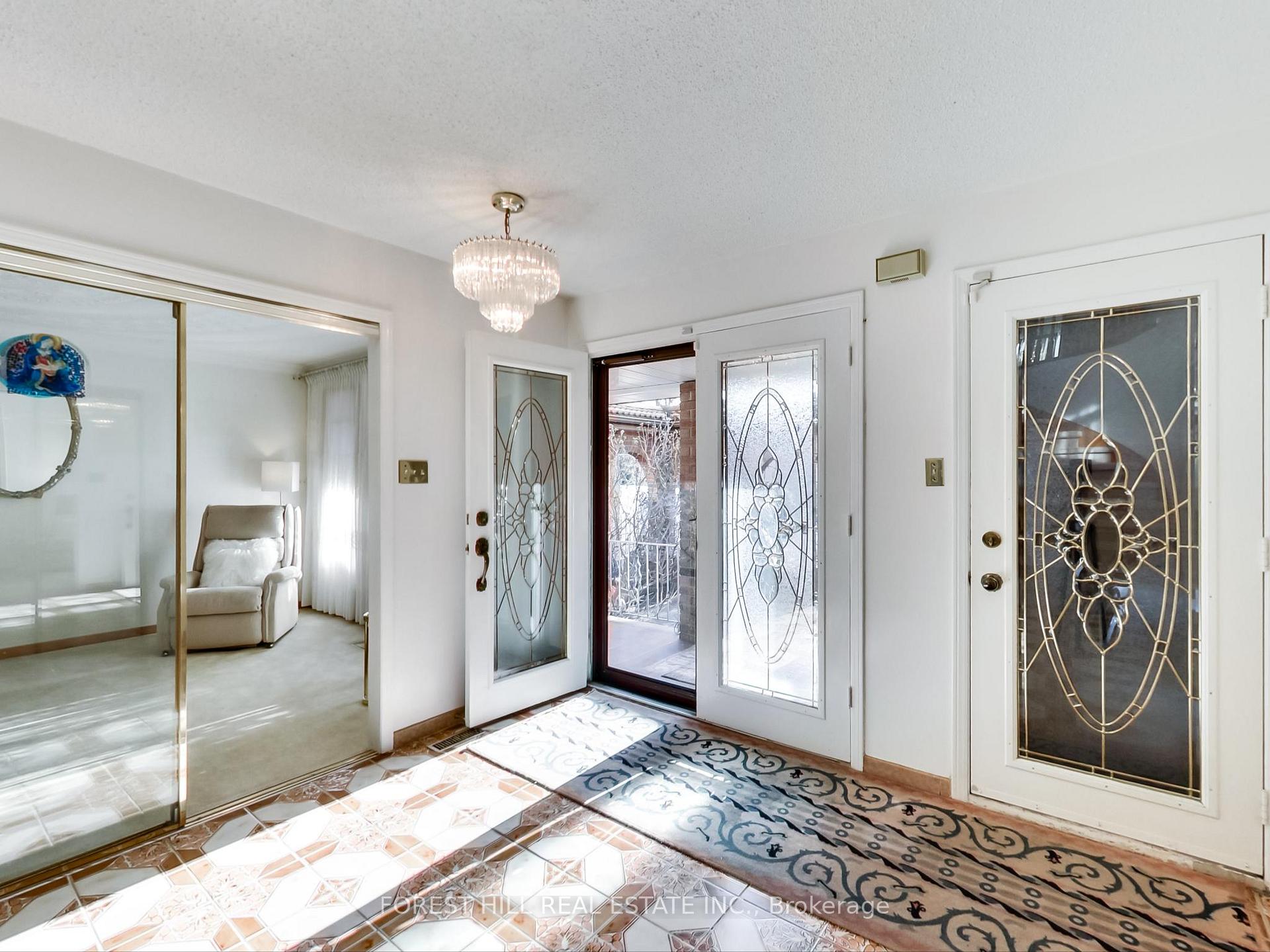 Photo 7 of 62 Adrian Crescent, Markham, Raymerville — HOMEH