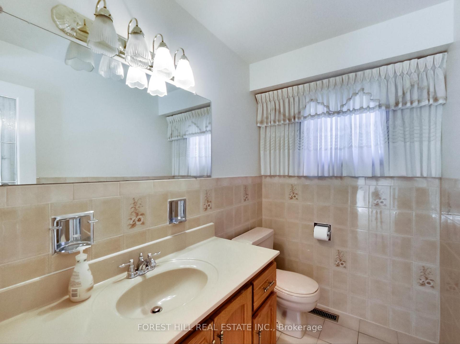Photo 8 of 62 Adrian Crescent, Markham, Raymerville — HOMEH