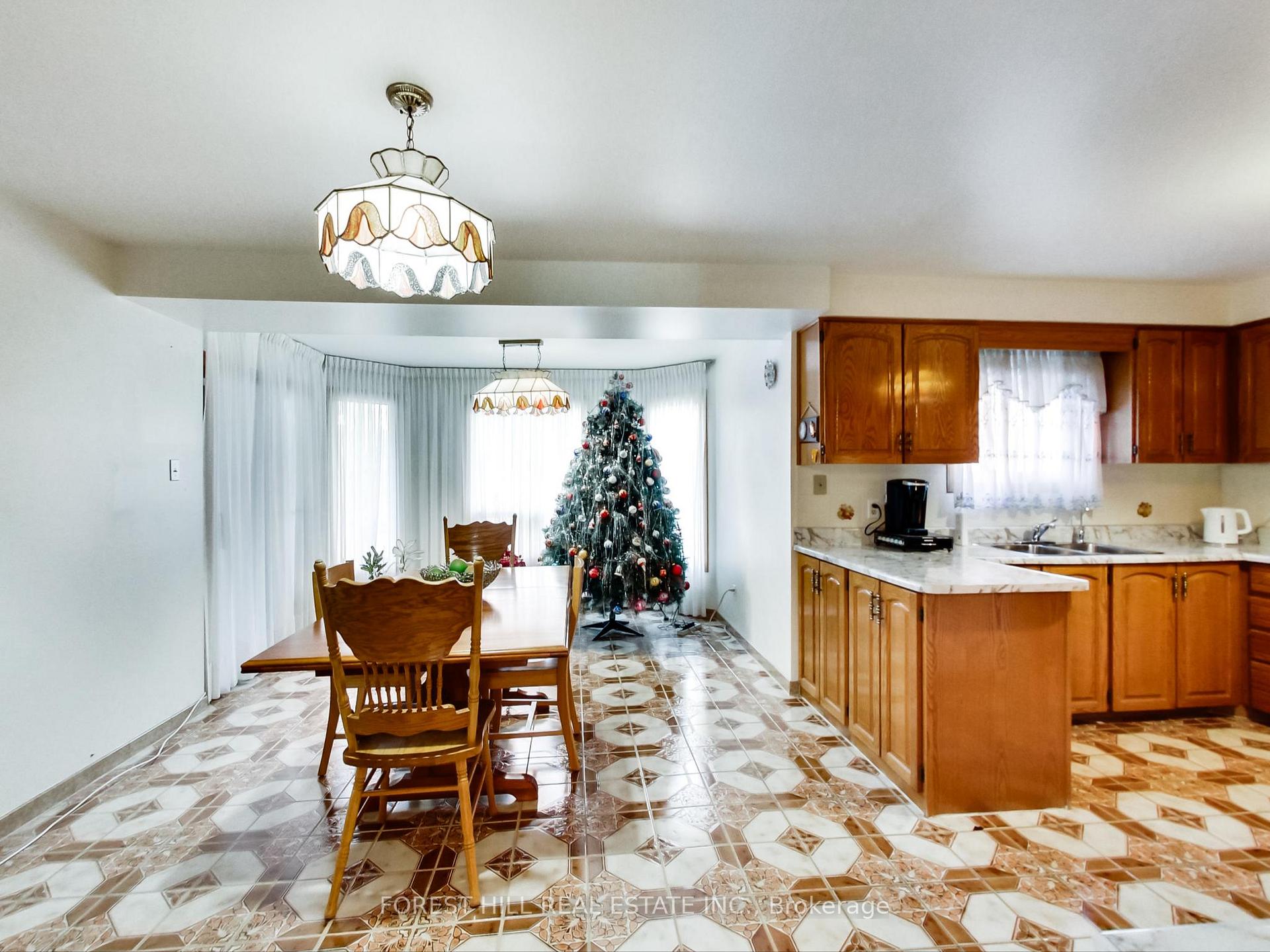 Photo 13 of 62 Adrian Crescent, Markham, Raymerville — HOMEH