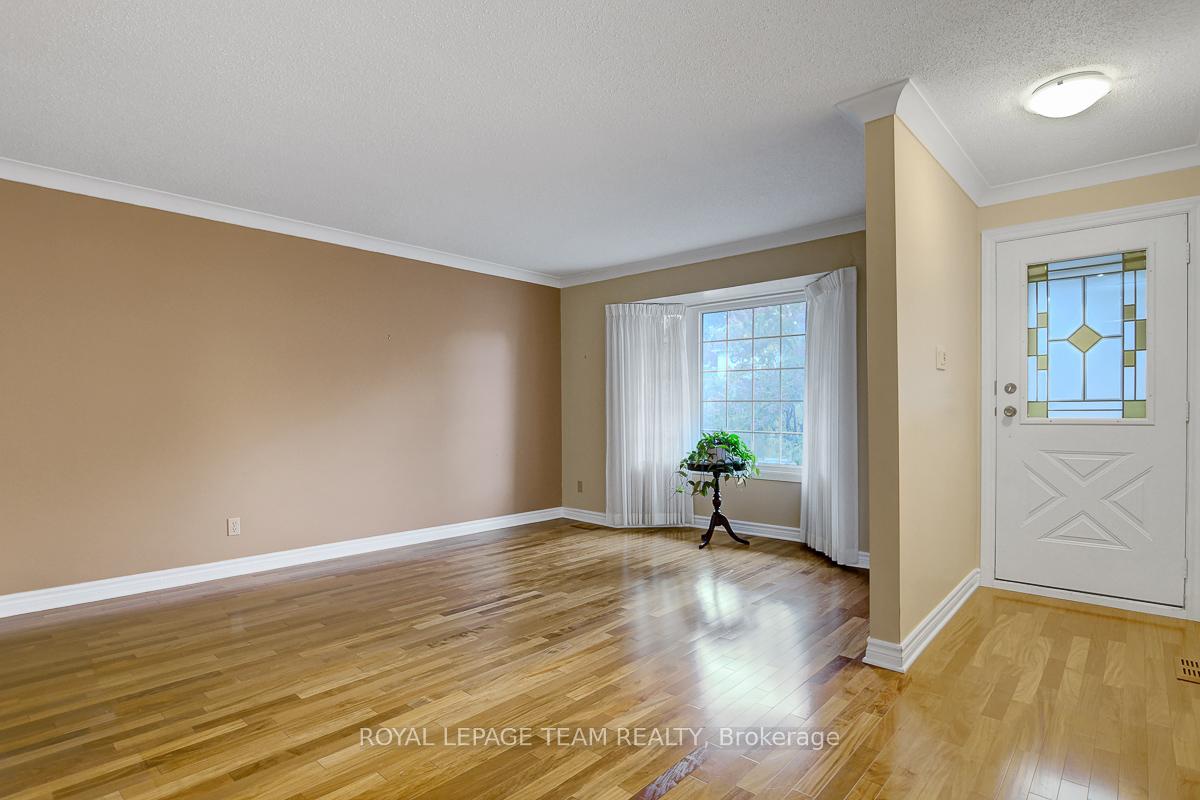 Photo 4 of 16 Barnstable Drive, Ottawa, Barrhaven - Knollsbrook — HOMEH