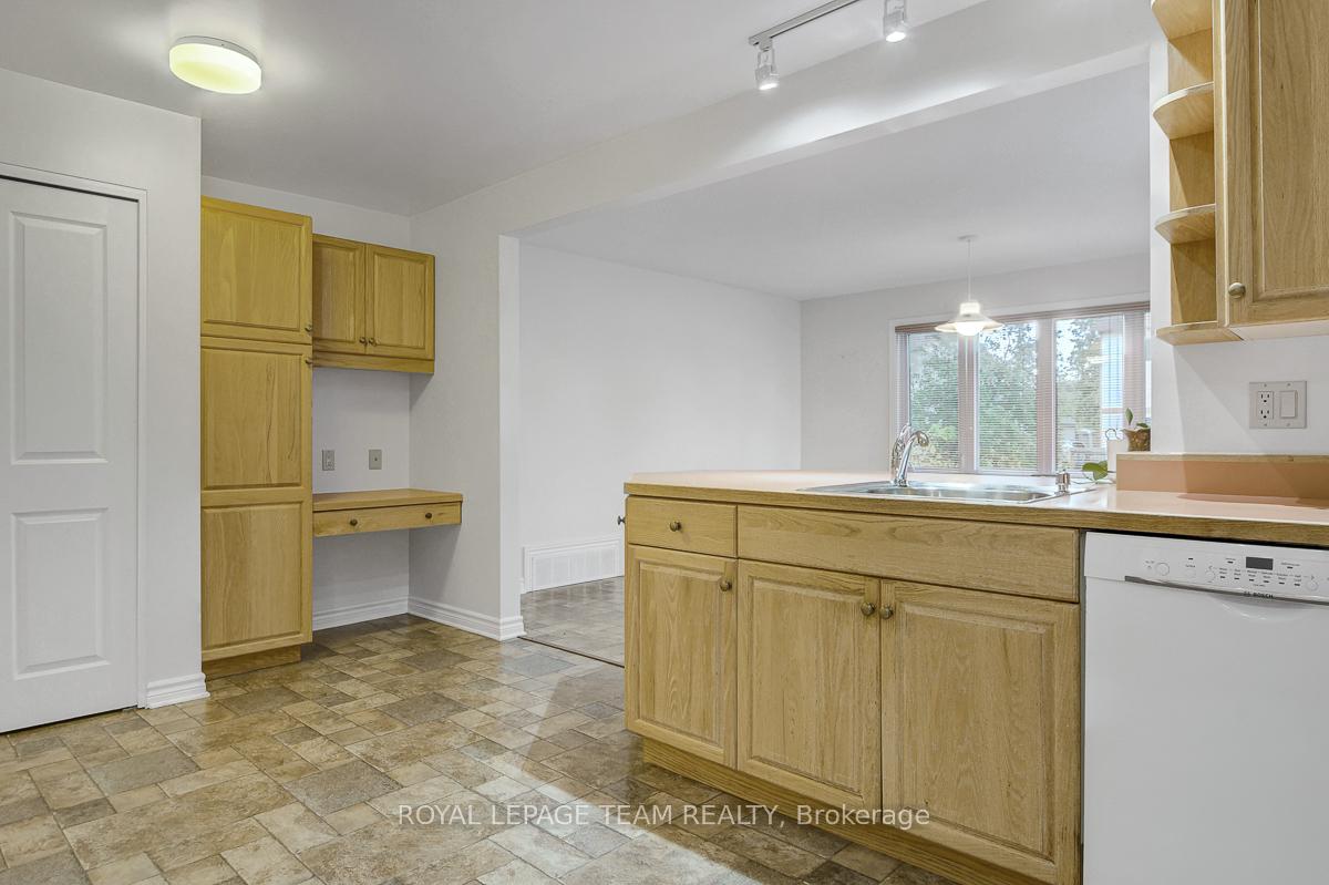 Photo 10 of 16 Barnstable Drive, Ottawa, Barrhaven - Knollsbrook — HOMEH