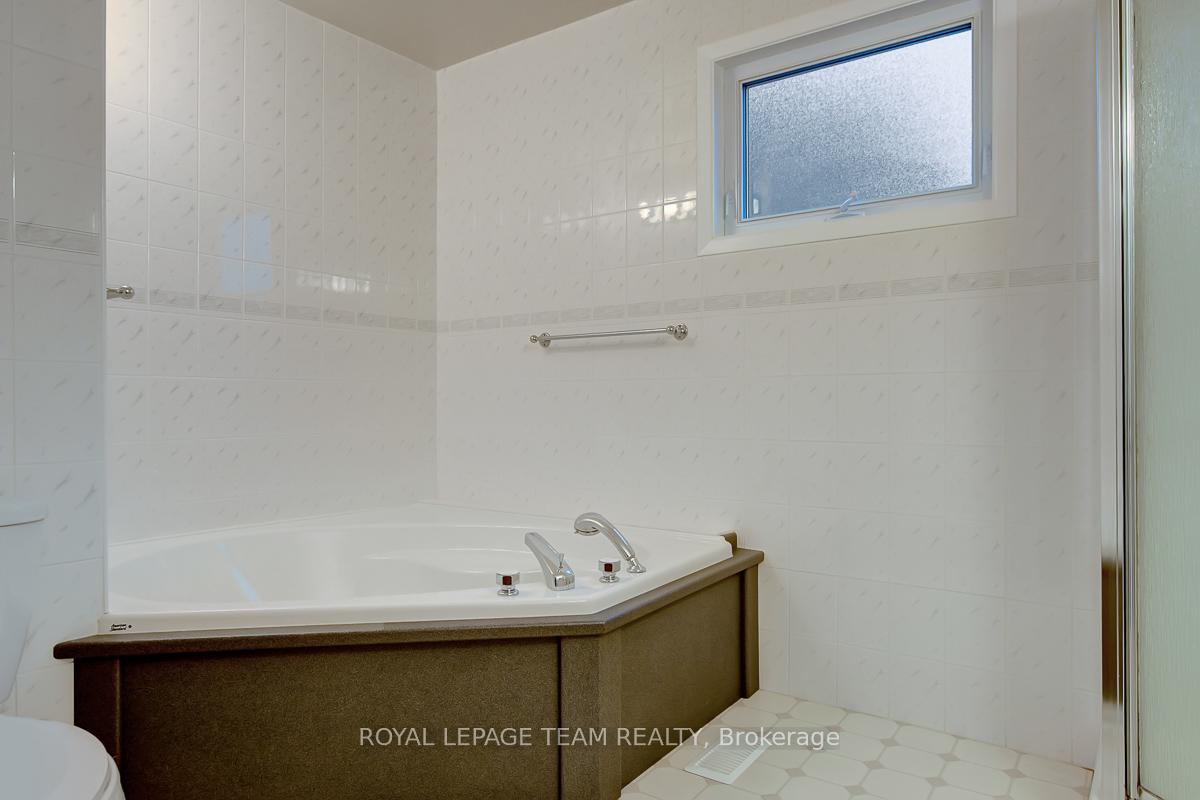 Photo 26 of 16 Barnstable Drive, Ottawa, Barrhaven - Knollsbrook — HOMEH