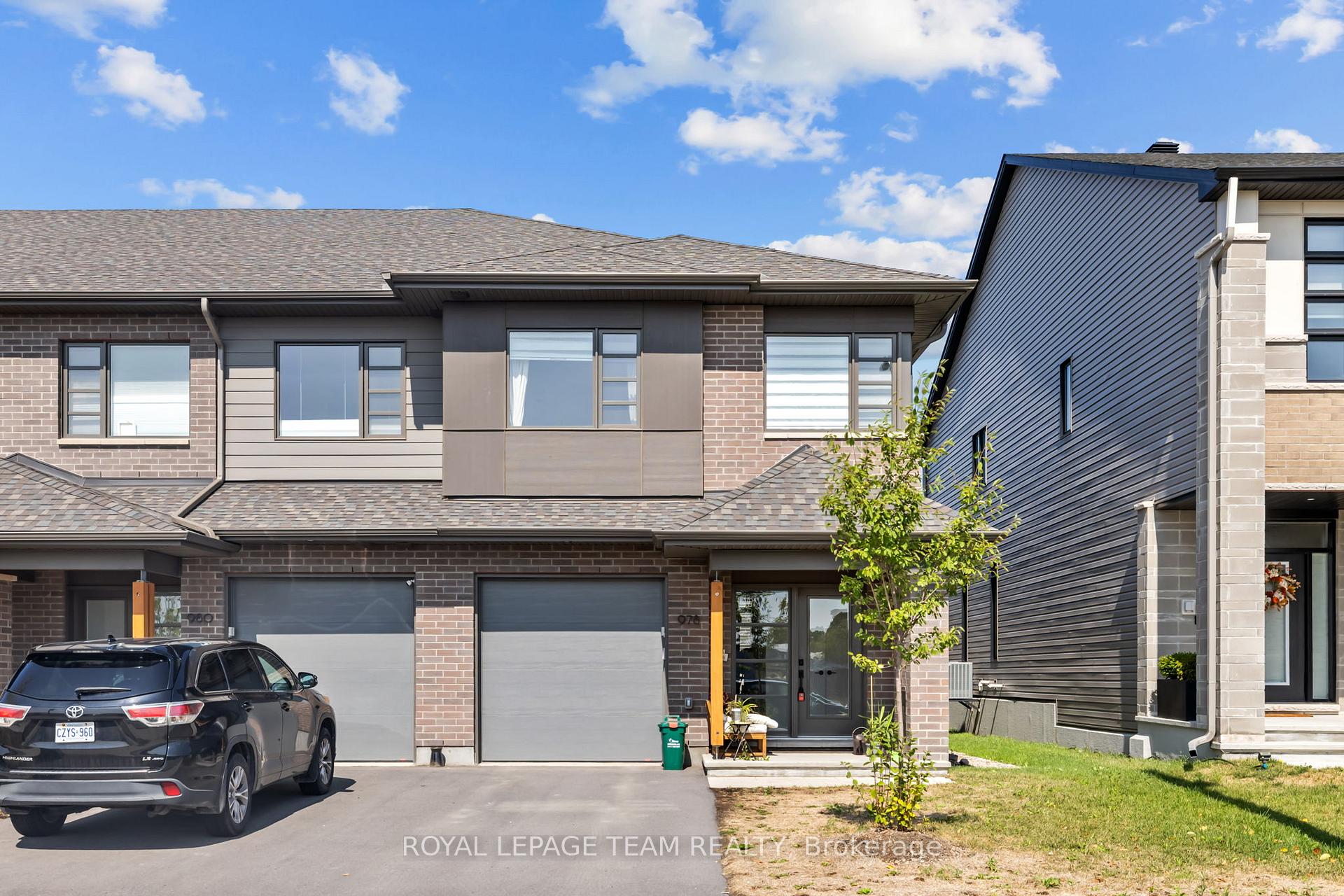 Front of 978 Acoustic Way