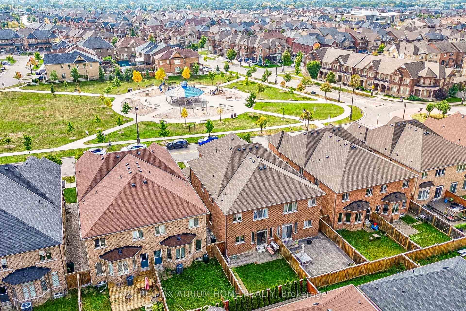 Photo 10 of 270 Wilfred Murison Avenue, Markham, Berczy — HOMEH