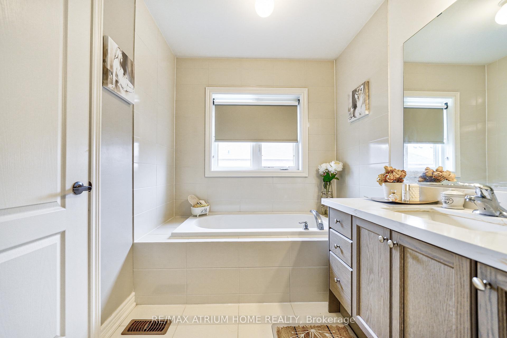 Photo 29 of 270 Wilfred Murison Avenue, Markham, Berczy — HOMEH