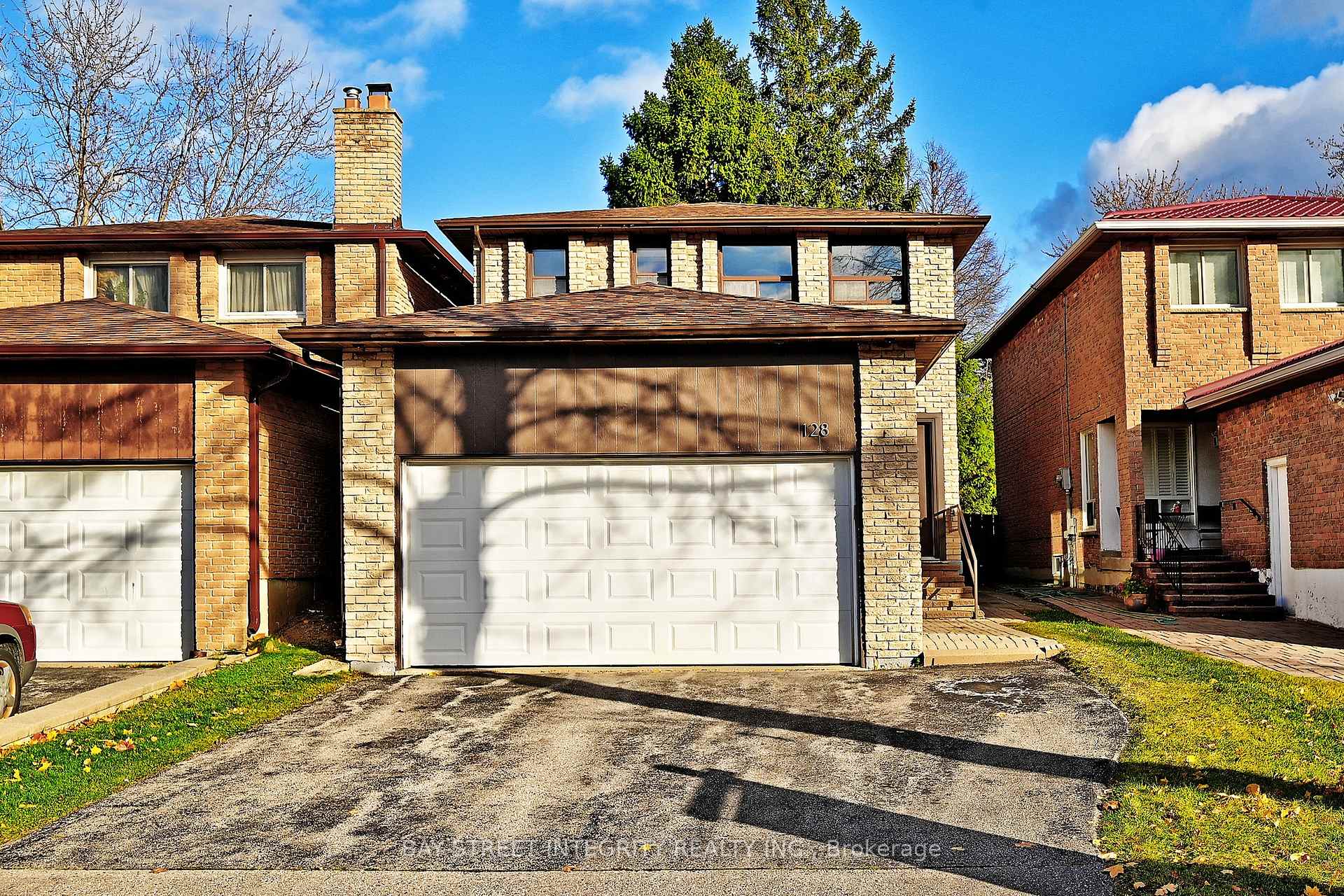 Front of 128 Larksmere Court