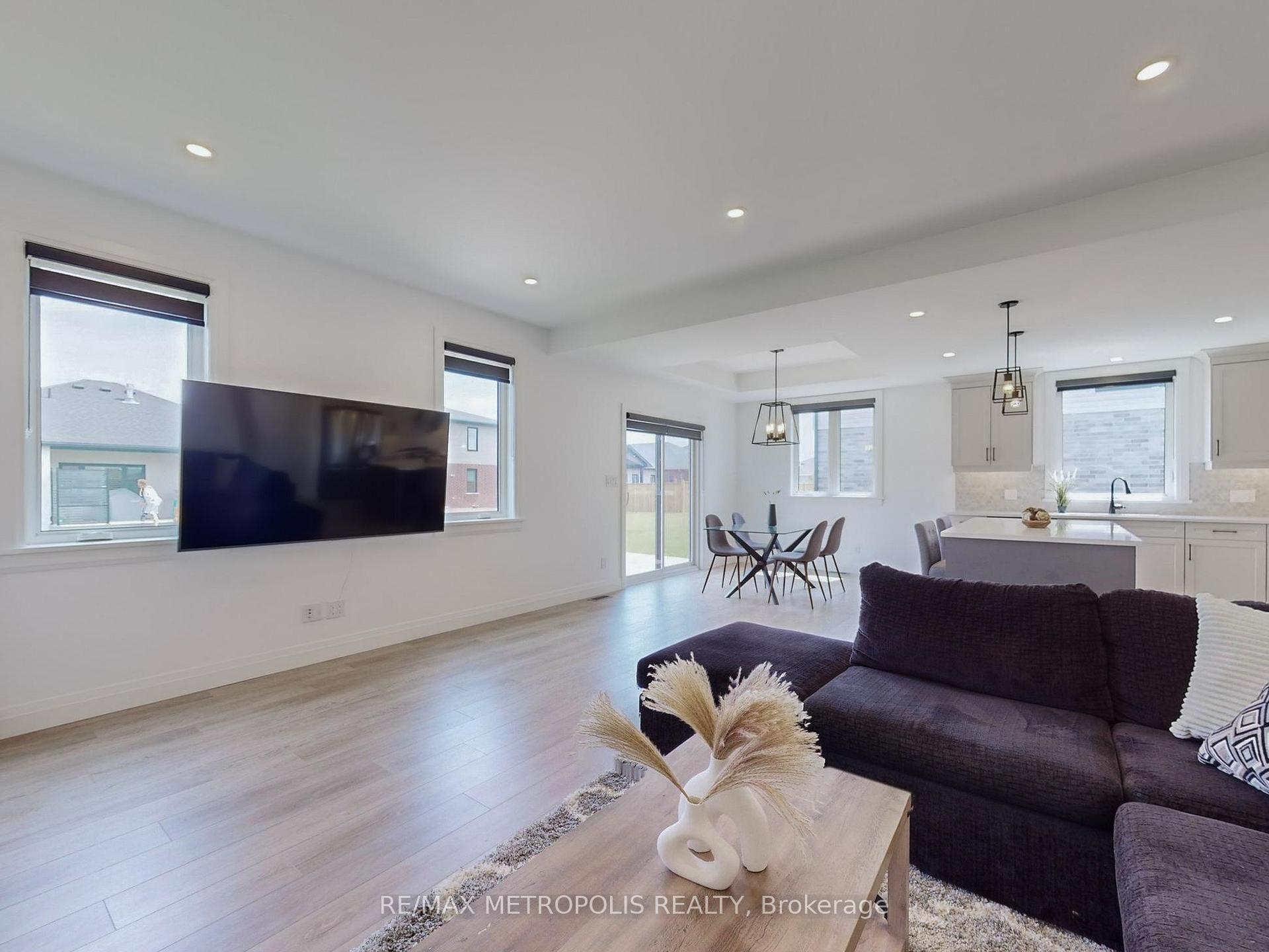 Photo 8 of 209 Duncan Street, West Perth, Mitchell — HOMEH
