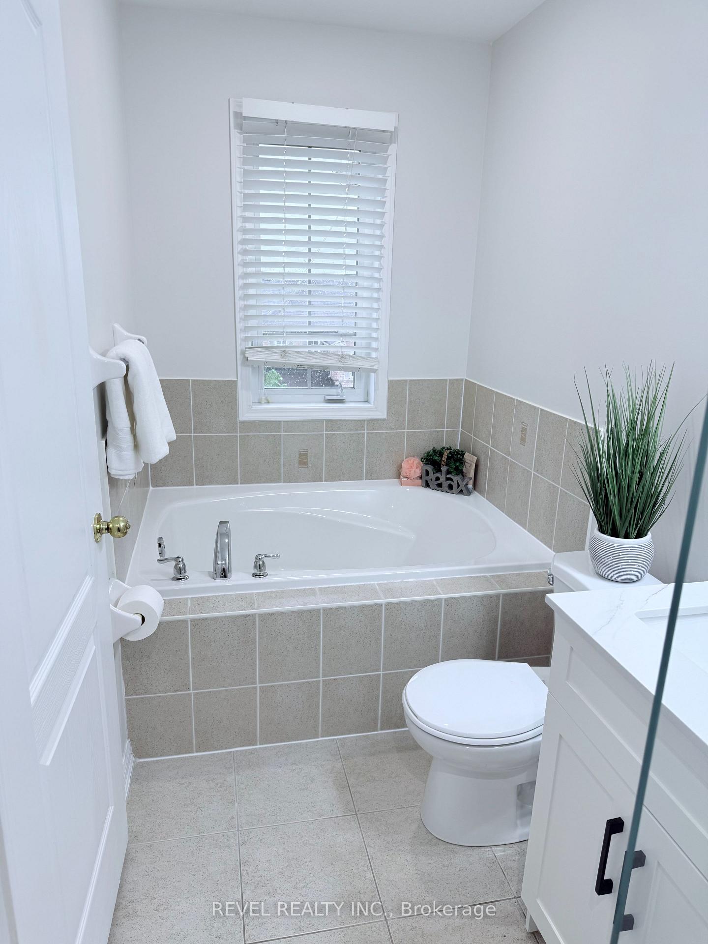 Photo 24 of 81 Barkdale Way, Whitby, Pringle Creek — HOMEH