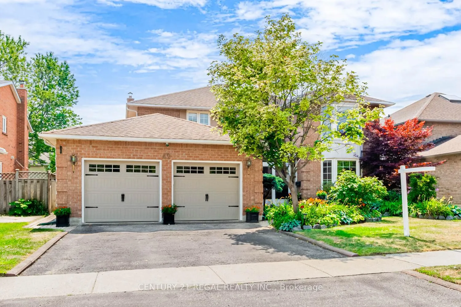 Photo 2 of 42 Milner Crescent, Ajax, South West — HOMEH
