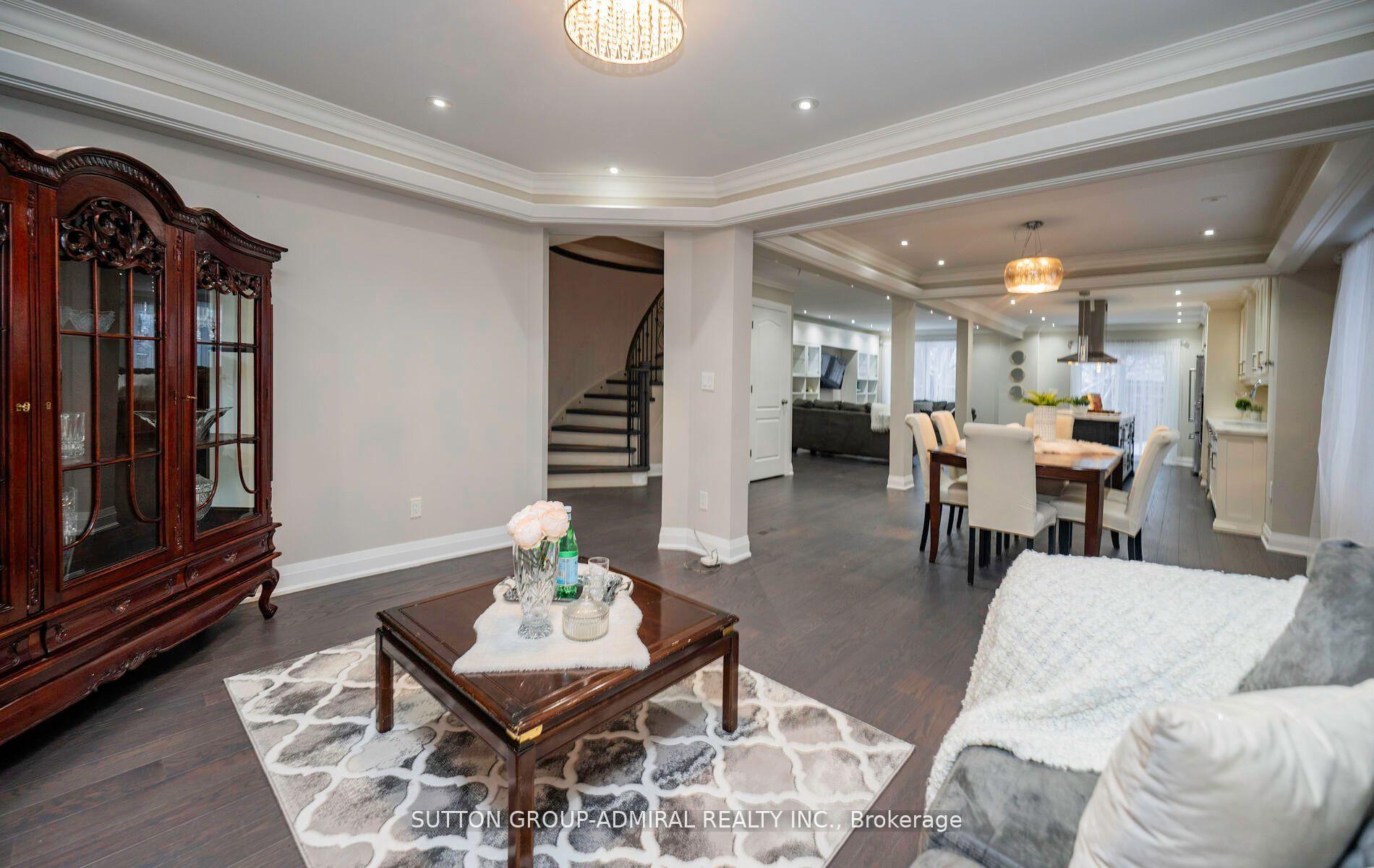 Photo 3 of 29 Roxborough Lane, Vaughan, Uplands — HOMEH