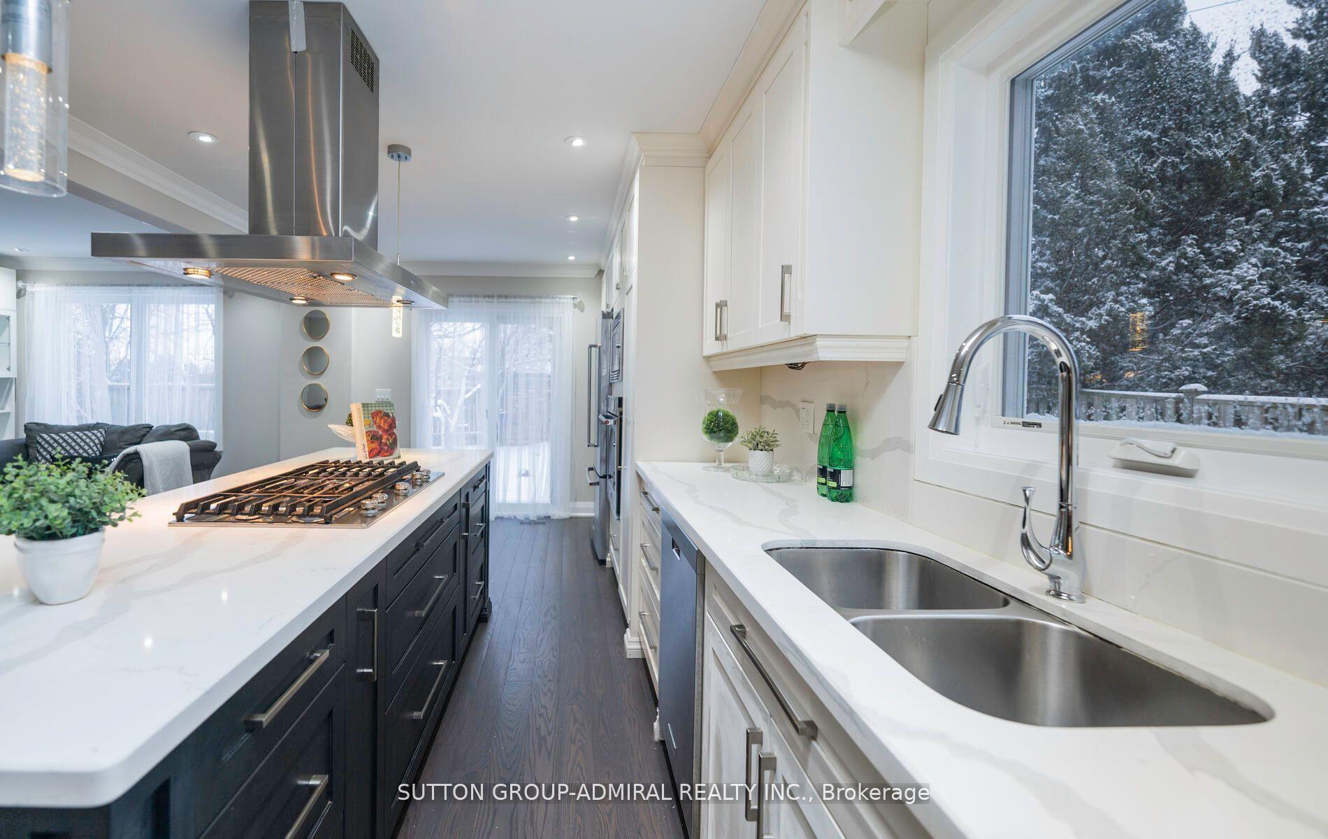 Photo 9 of 29 Roxborough Lane, Vaughan, Uplands — HOMEH