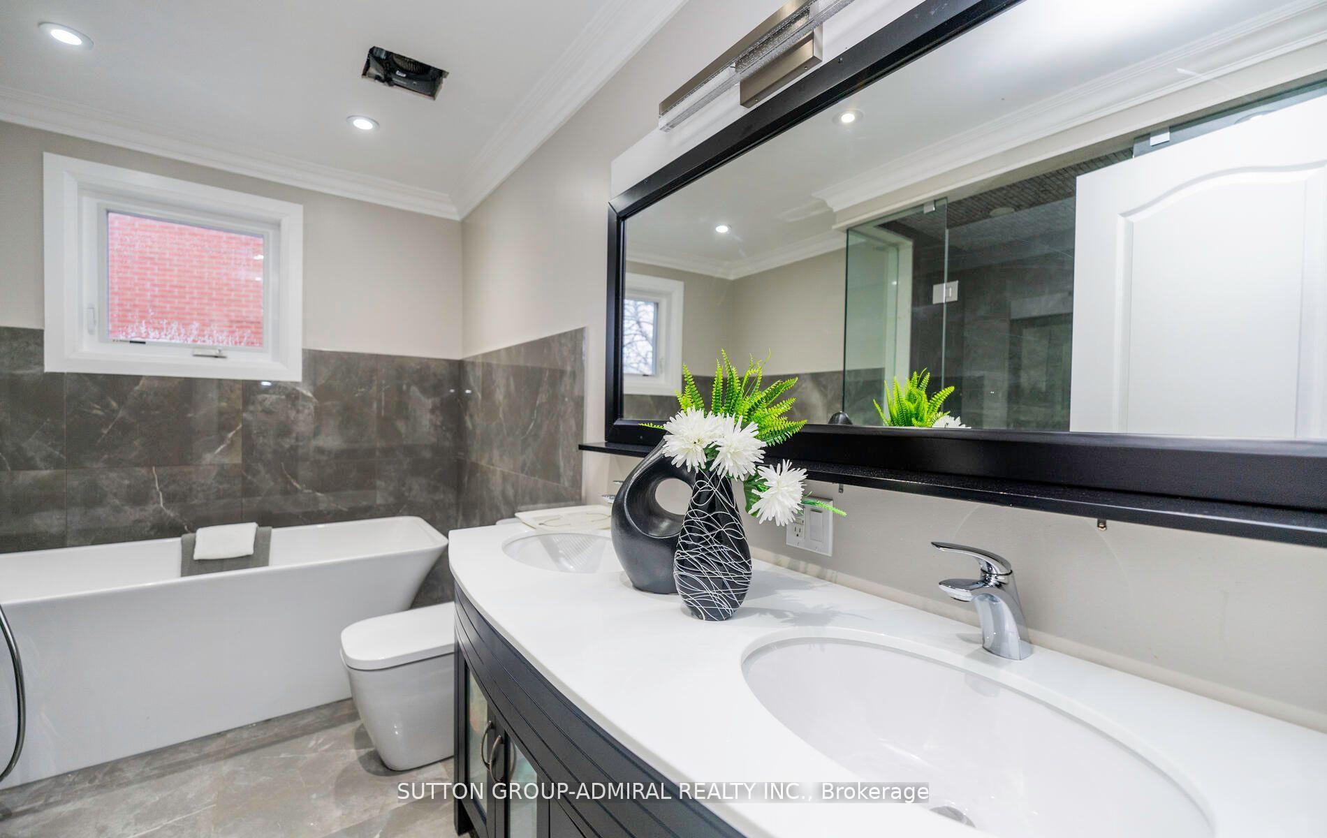 Photo 22 of 29 Roxborough Lane, Vaughan, Uplands — HOMEH