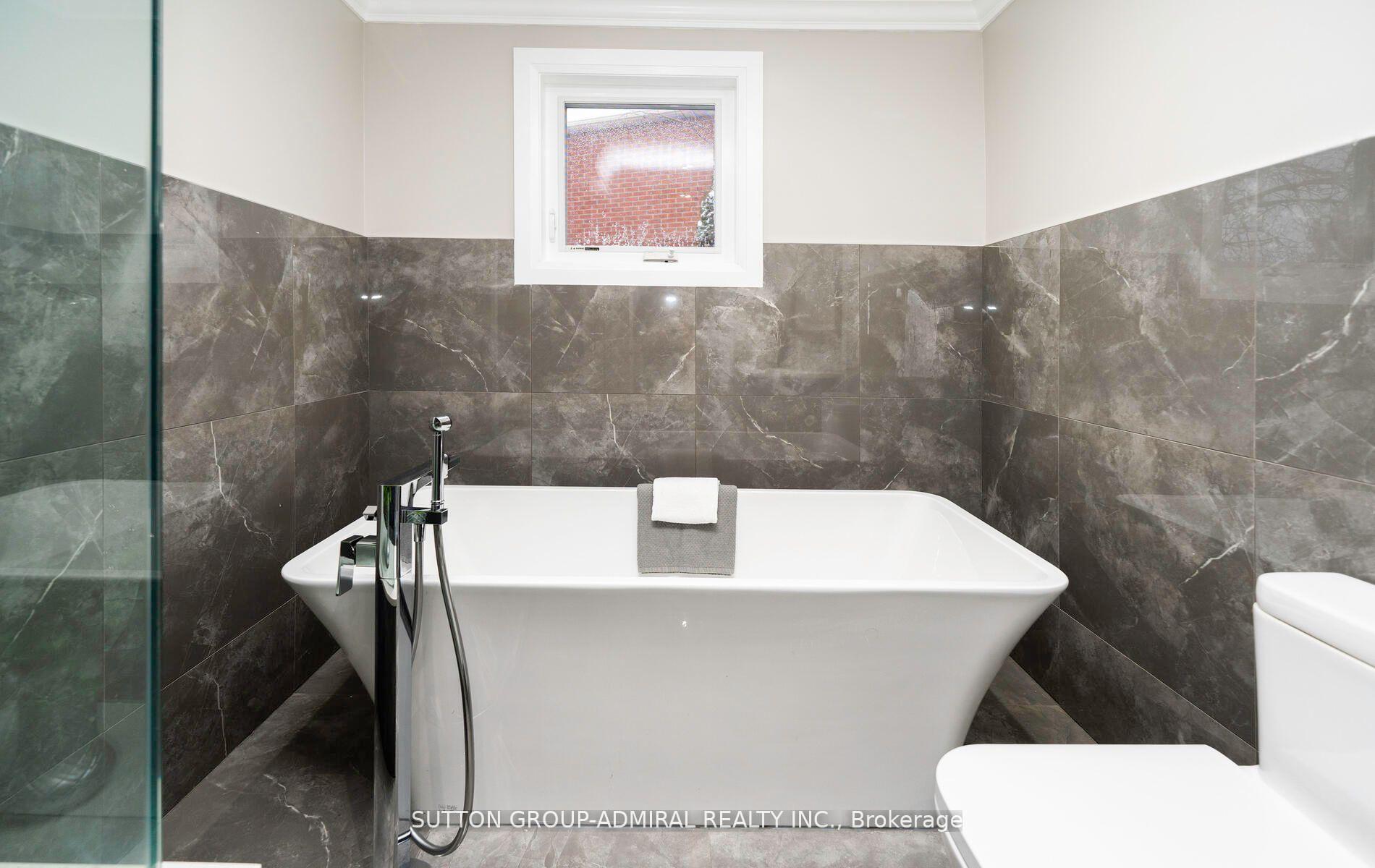 Photo 23 of 29 Roxborough Lane, Vaughan, Uplands — HOMEH