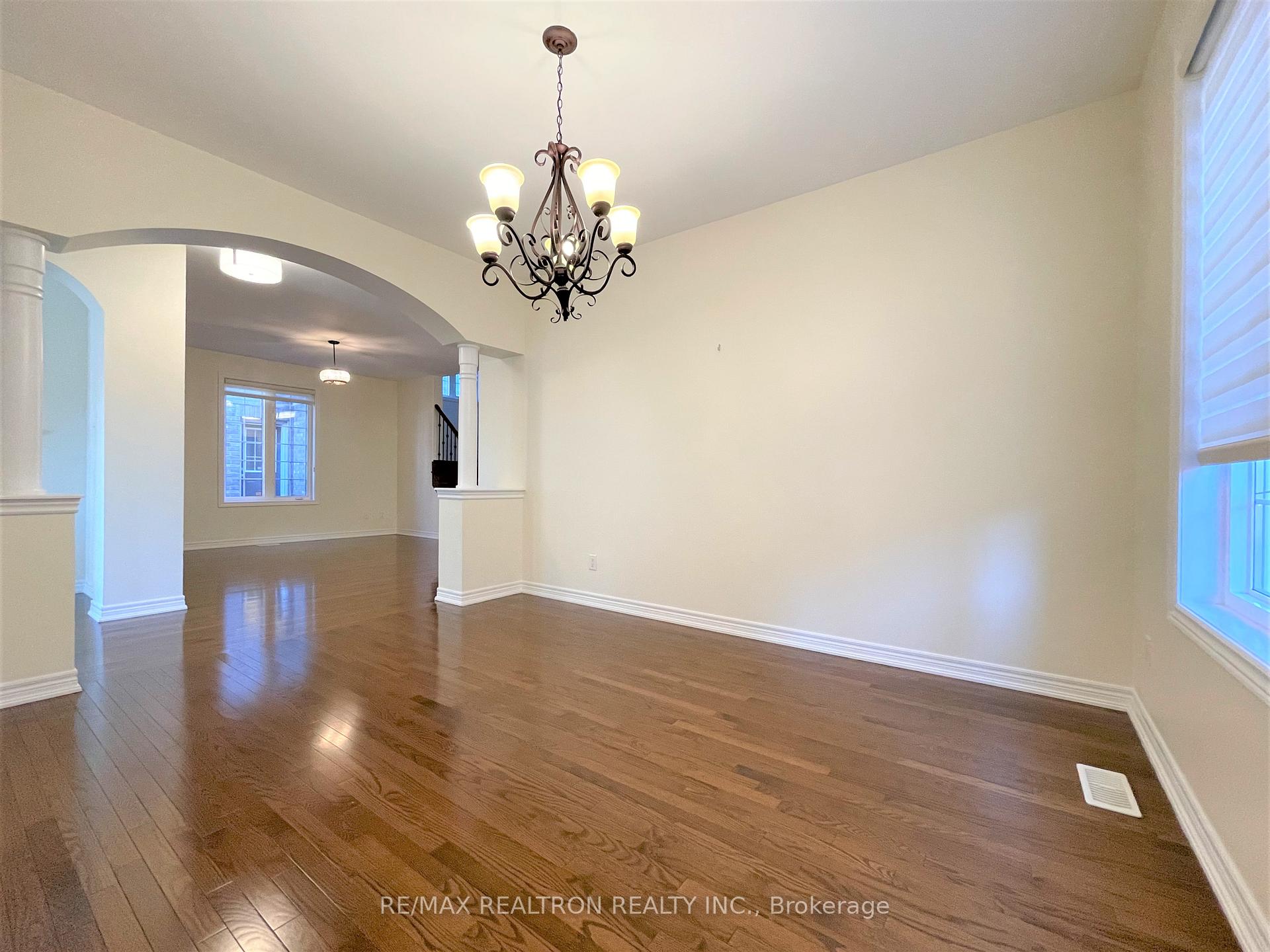 Photo 10 of 205 Vanda Drive, Vaughan, Patterson — HOMEH
