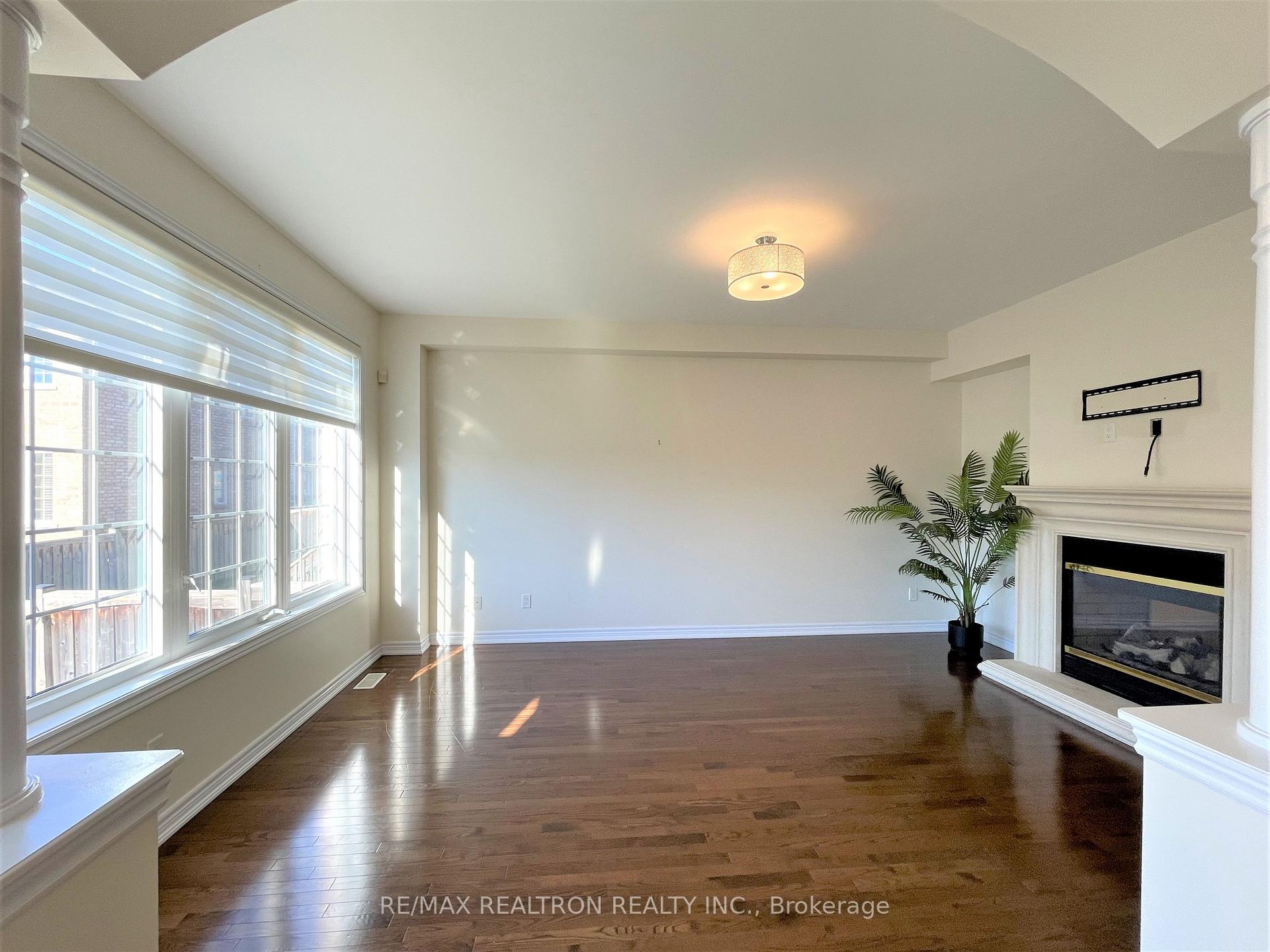 Photo 15 of 205 Vanda Drive, Vaughan, Patterson — HOMEH