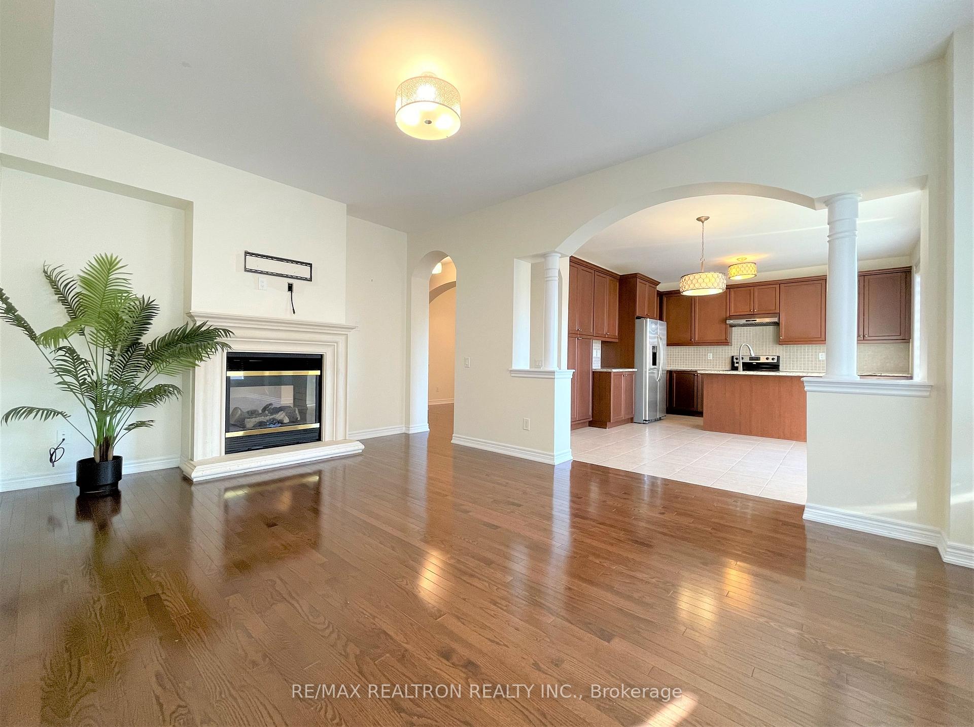Photo 17 of 205 Vanda Drive, Vaughan, Patterson — HOMEH
