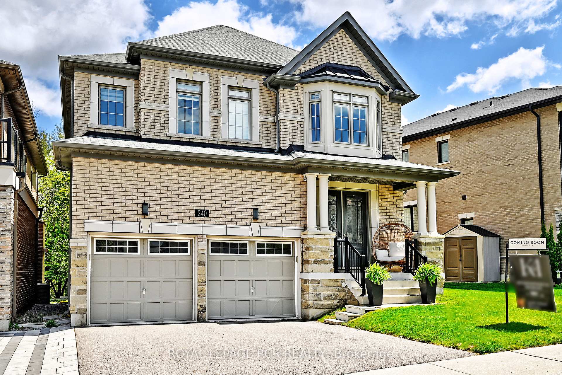 Photo 2 of 240 Conklin Crescent, Aurora, Rural Aurora — HOMEH