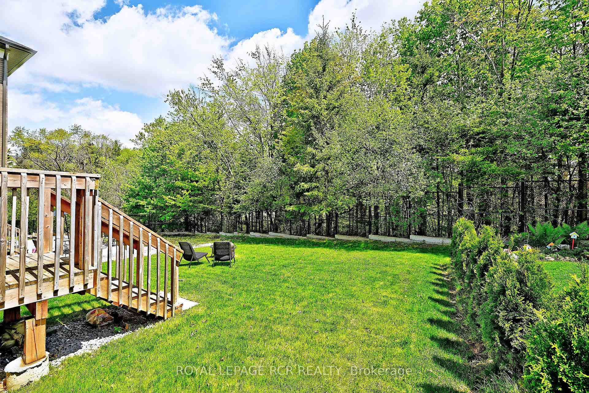 Photo 3 of 240 Conklin Crescent, Aurora, Rural Aurora — HOMEH