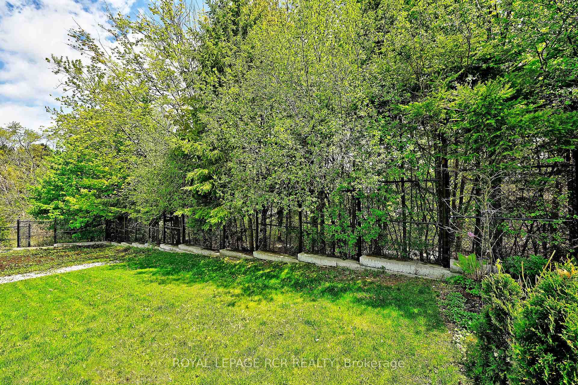 Photo 12 of 240 Conklin Crescent, Aurora, Rural Aurora — HOMEH