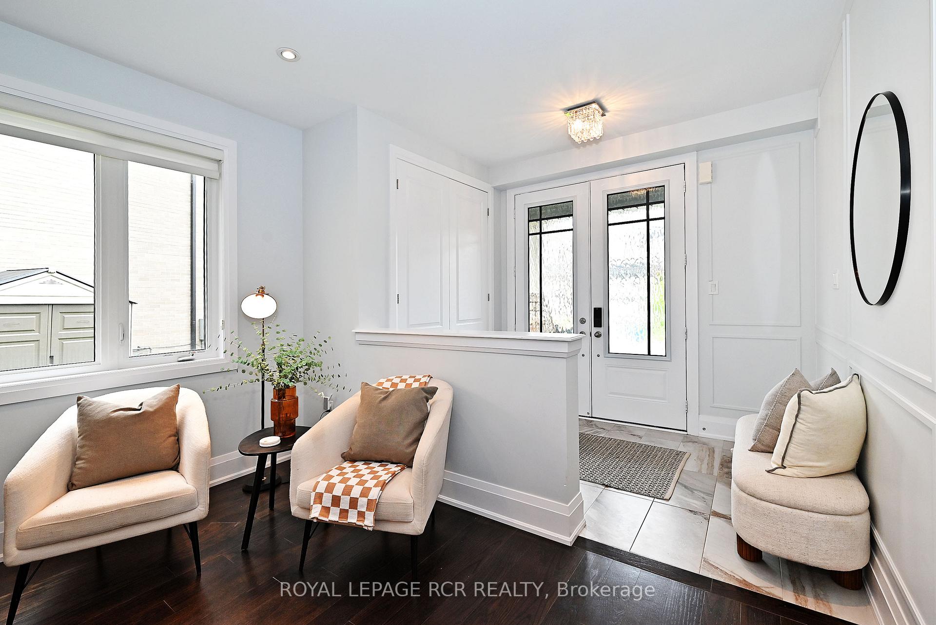 Photo 5 of 240 Conklin Crescent, Aurora, Rural Aurora — HOMEH