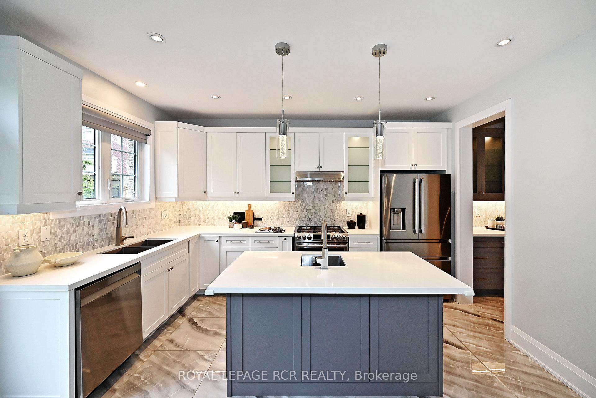 Photo 10 of 240 Conklin Crescent, Aurora, Rural Aurora — HOMEH