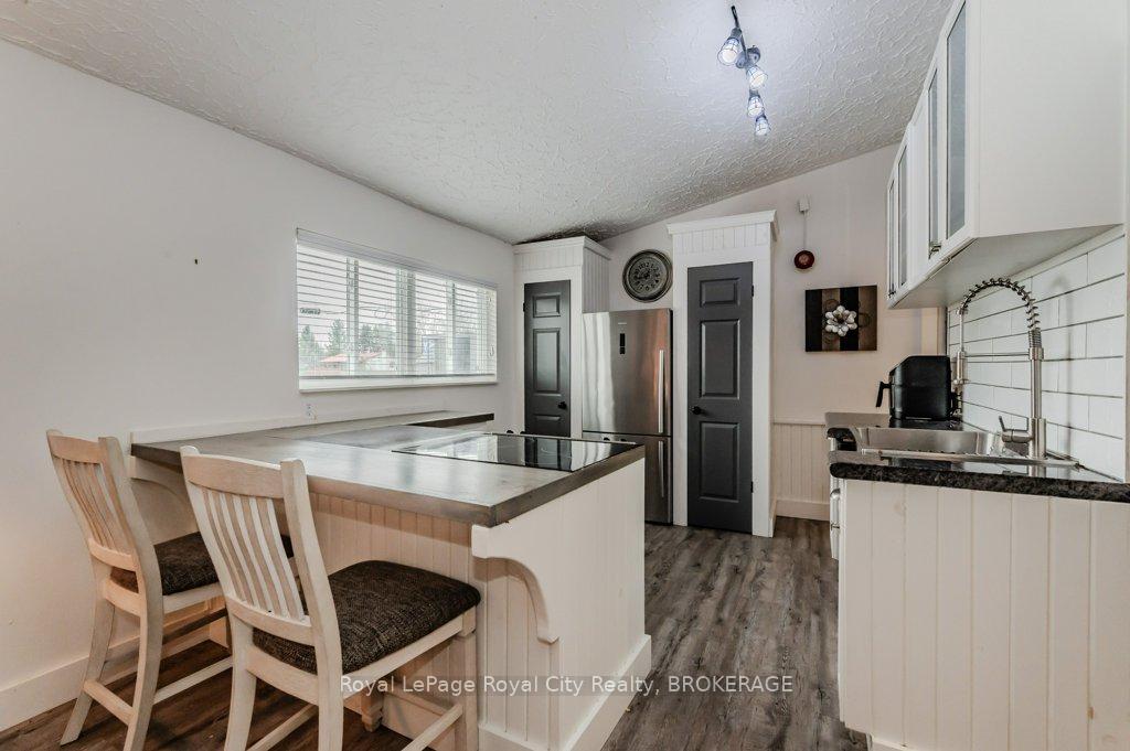 Photo 17 of 1303 Maryhill Road E, Woolwich, Breslau/Bloomingdale/Maryhill — HOMEH