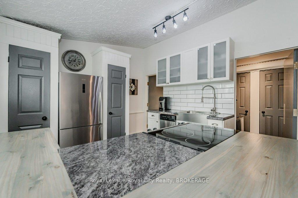 Photo 18 of 1303 Maryhill Road E, Woolwich, Breslau/Bloomingdale/Maryhill — HOMEH