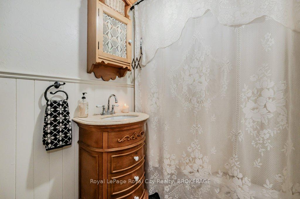Photo 27 of 1303 Maryhill Road E, Woolwich, Breslau/Bloomingdale/Maryhill — HOMEH