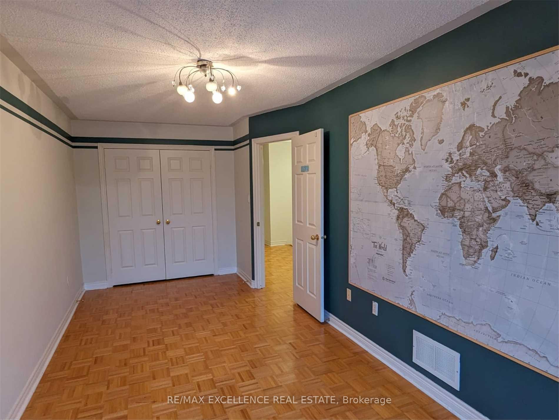 Photo 4 of 43 Foxchase Avenue, Vaughan, East Woodbridge — HOMEH