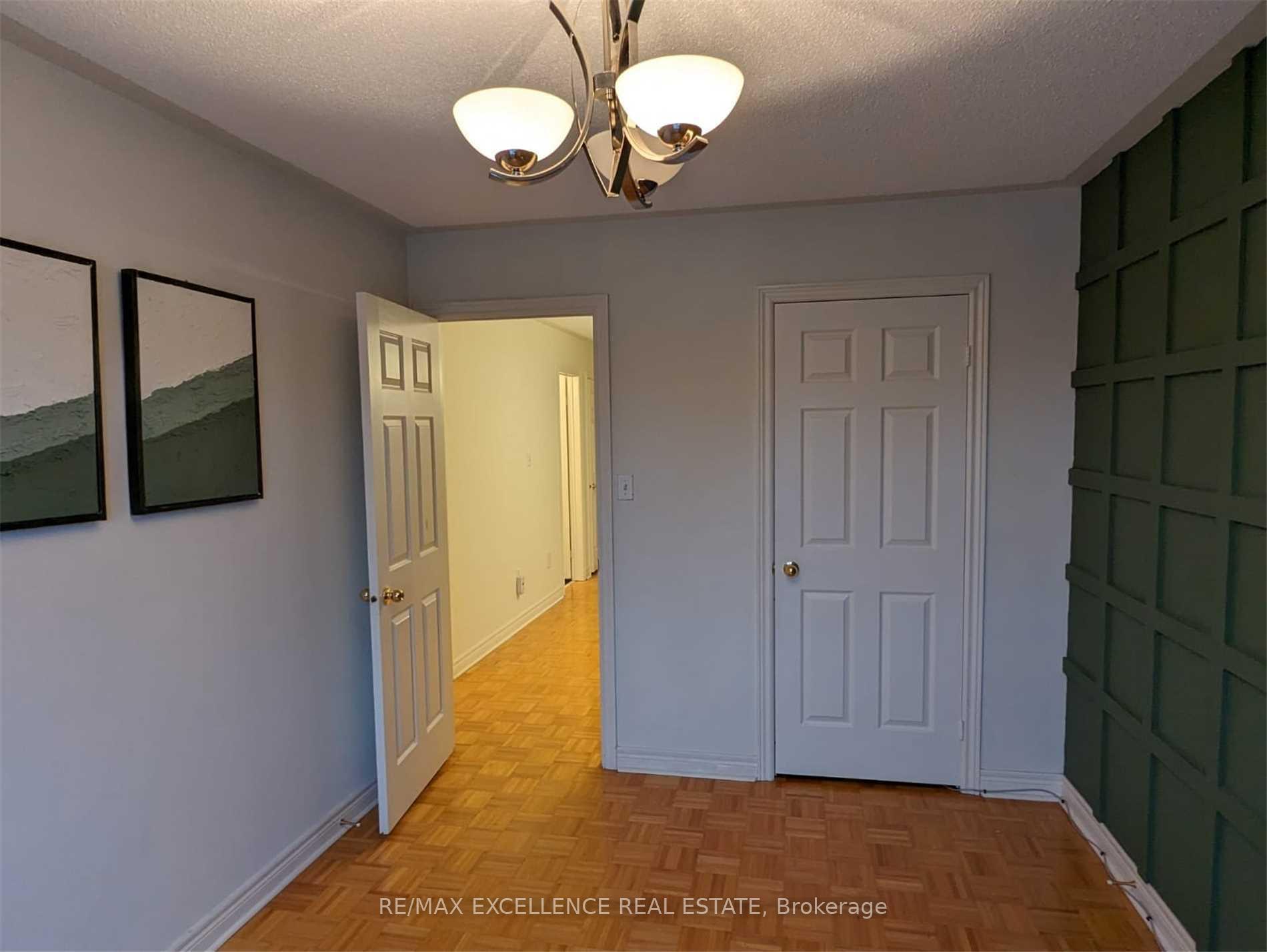 Photo 5 of 43 Foxchase Avenue, Vaughan, East Woodbridge — HOMEH