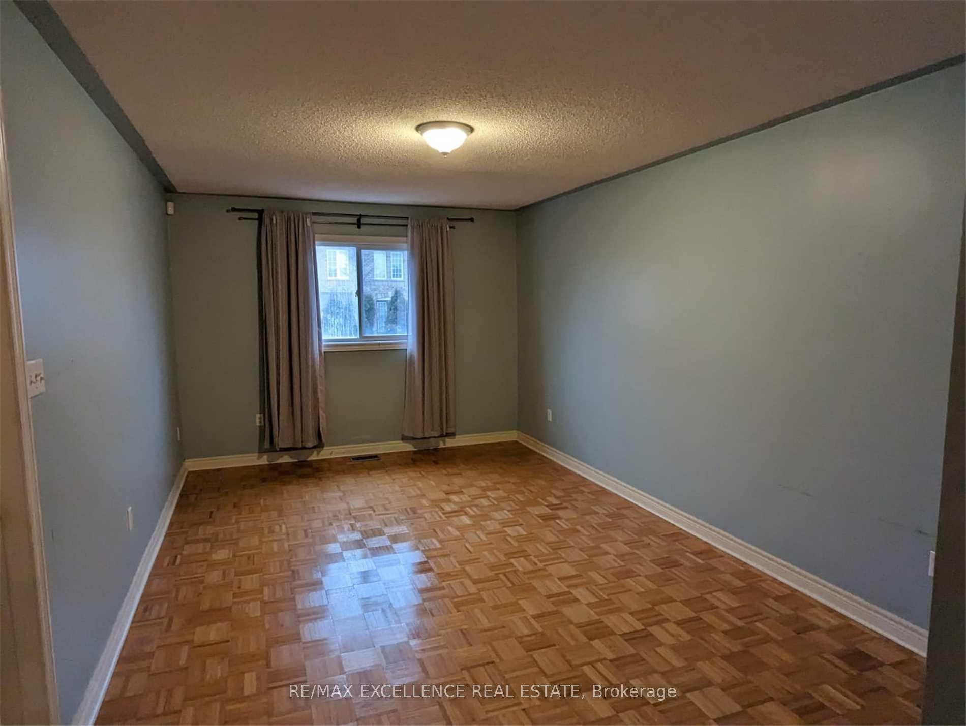 Photo 7 of 43 Foxchase Avenue, Vaughan, East Woodbridge — HOMEH