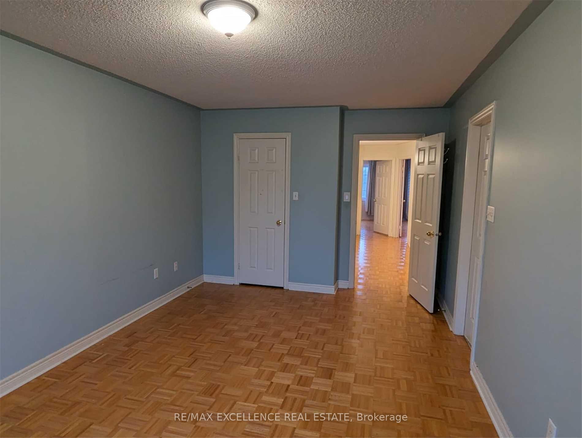 Photo 8 of 43 Foxchase Avenue, Vaughan, East Woodbridge — HOMEH